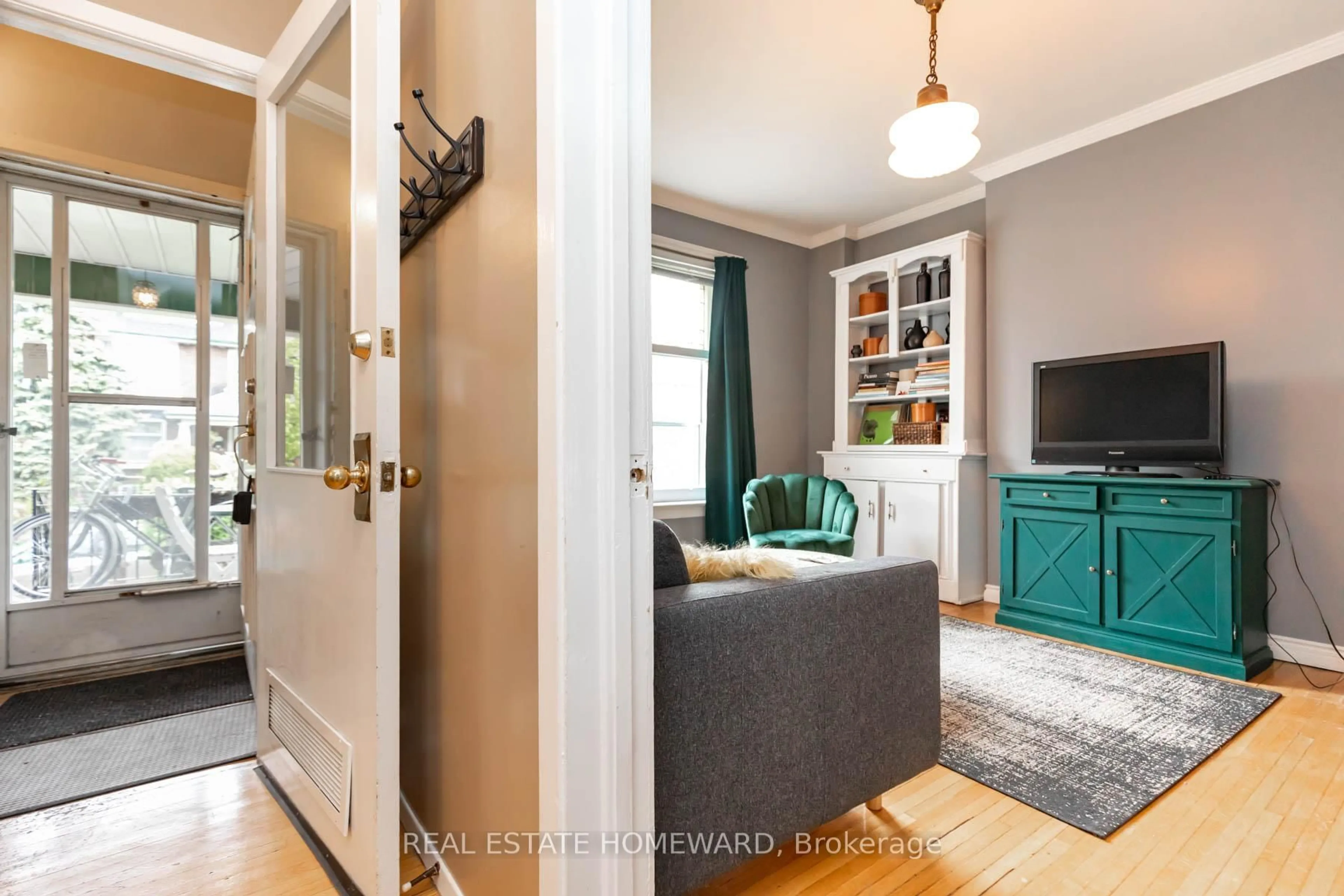 Living room with furniture, unknown for 110 Beatrice St, Toronto Ontario M6J 2T3