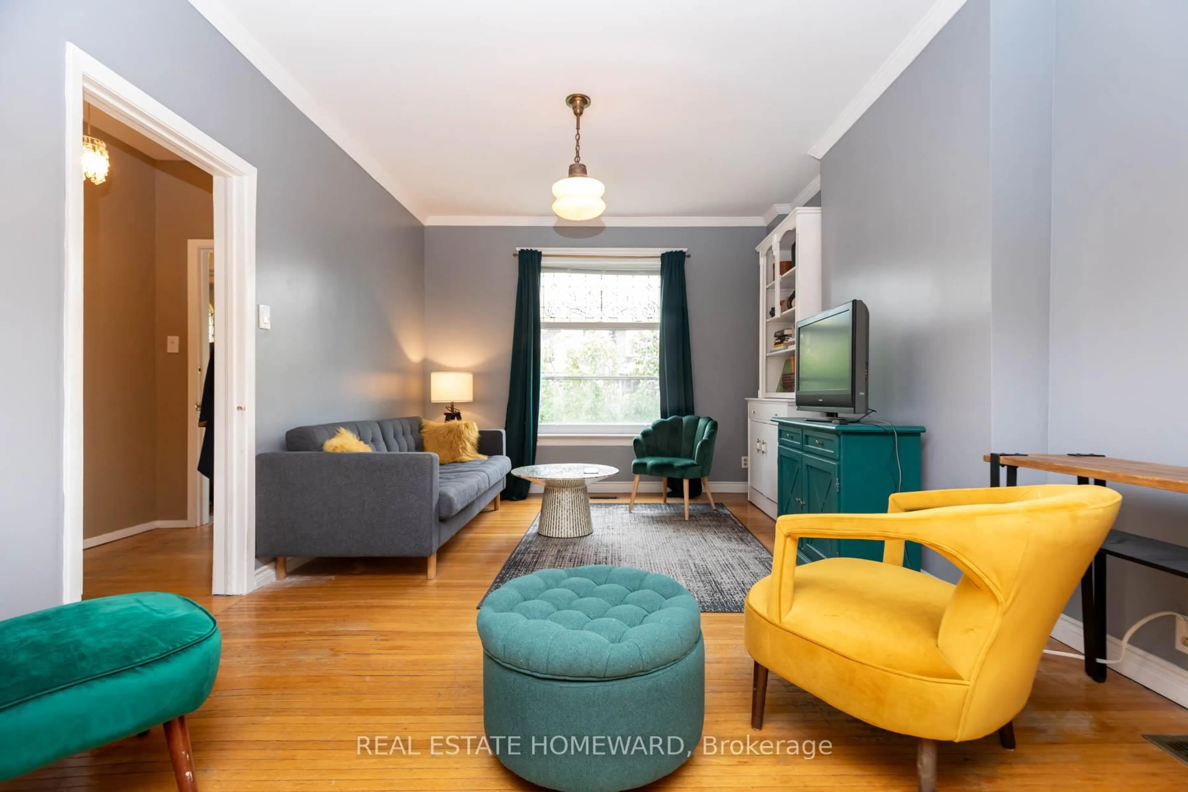 Living room with furniture, unknown for 110 Beatrice St, Toronto Ontario M6J 2T3