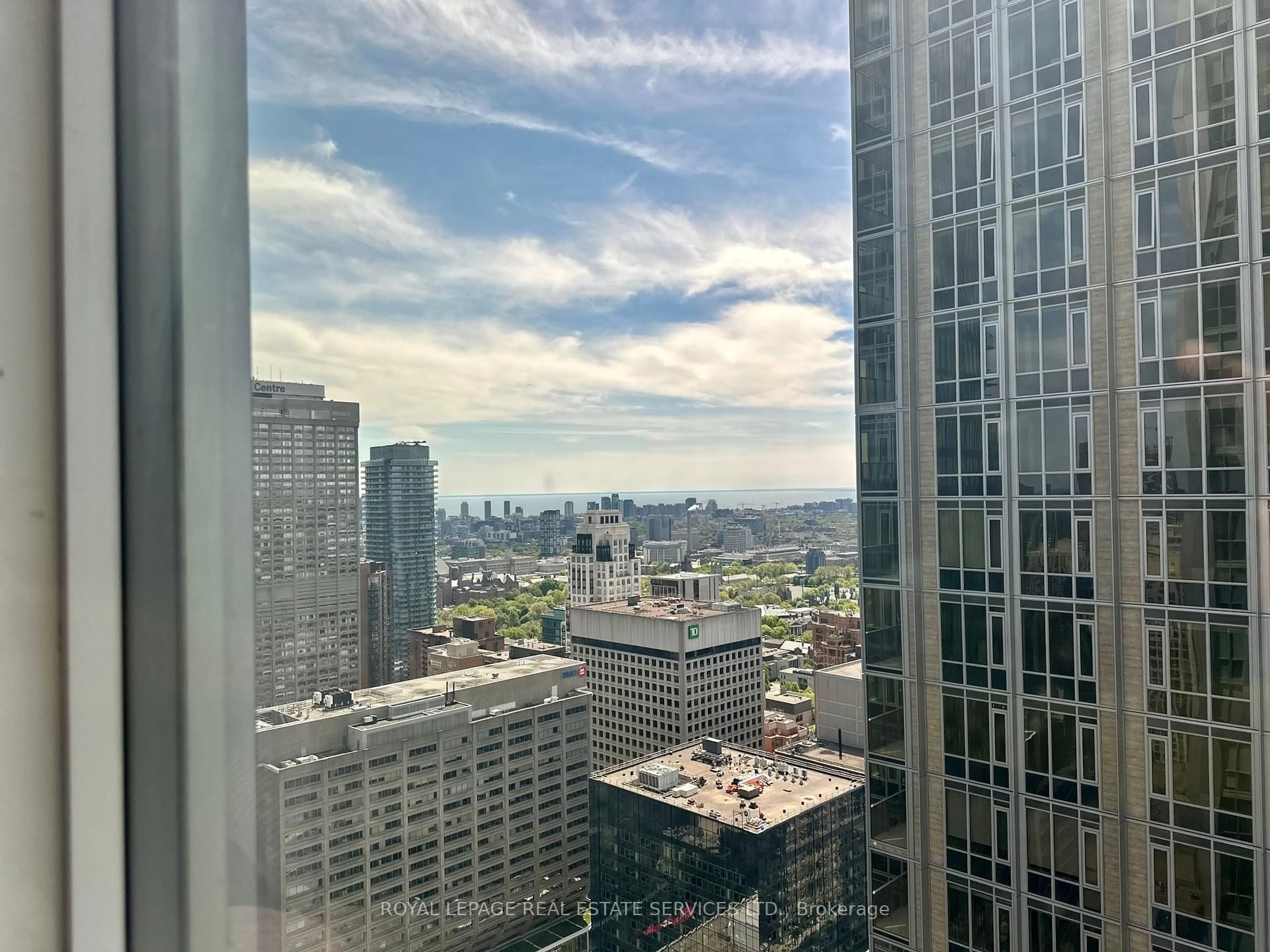 A pic of a room for 1 Yorkville Ave #3903, Toronto Ontario M4W 0B1