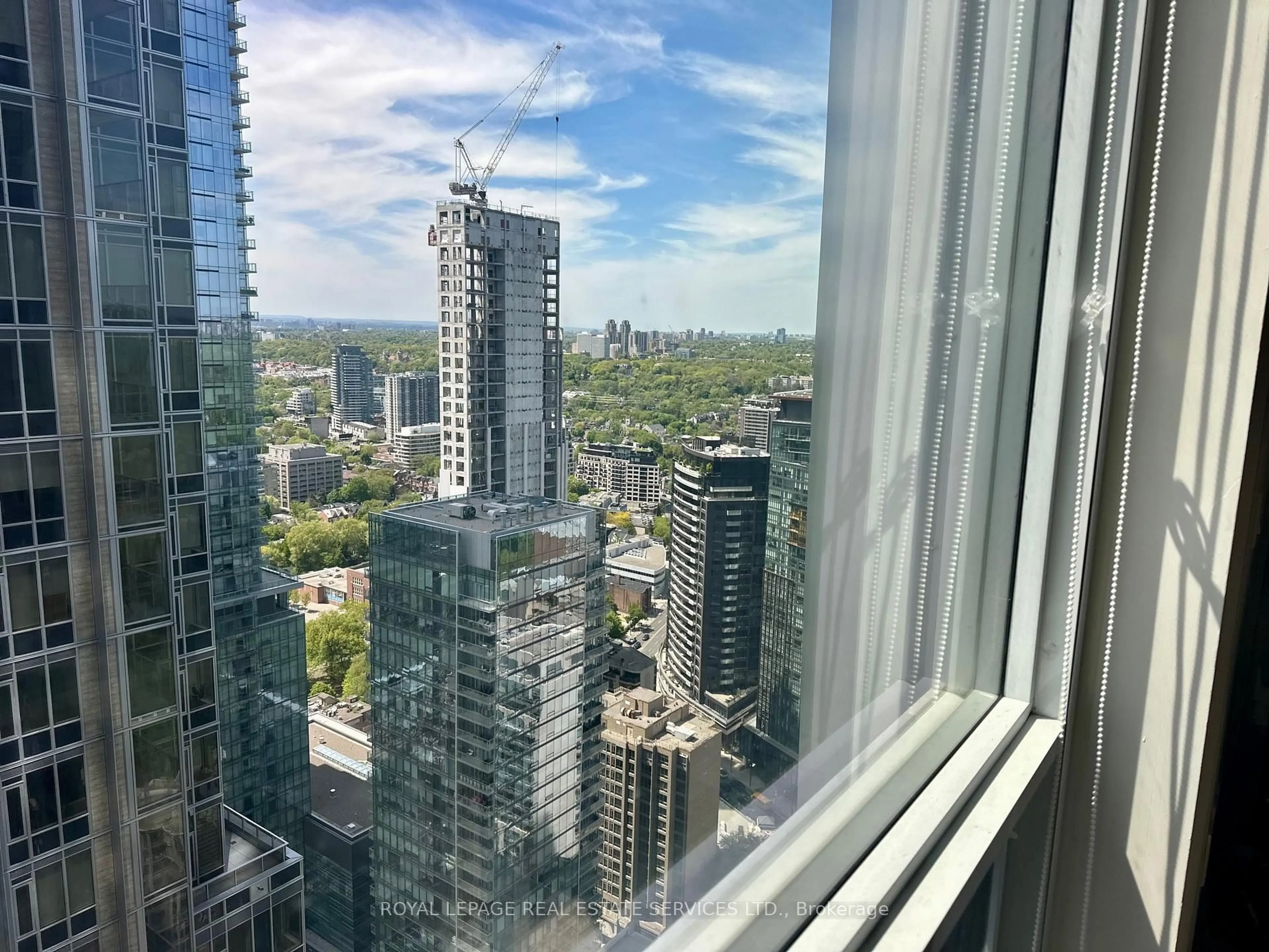 A pic of a room for 1 Yorkville Ave #3903, Toronto Ontario M4W 0B1