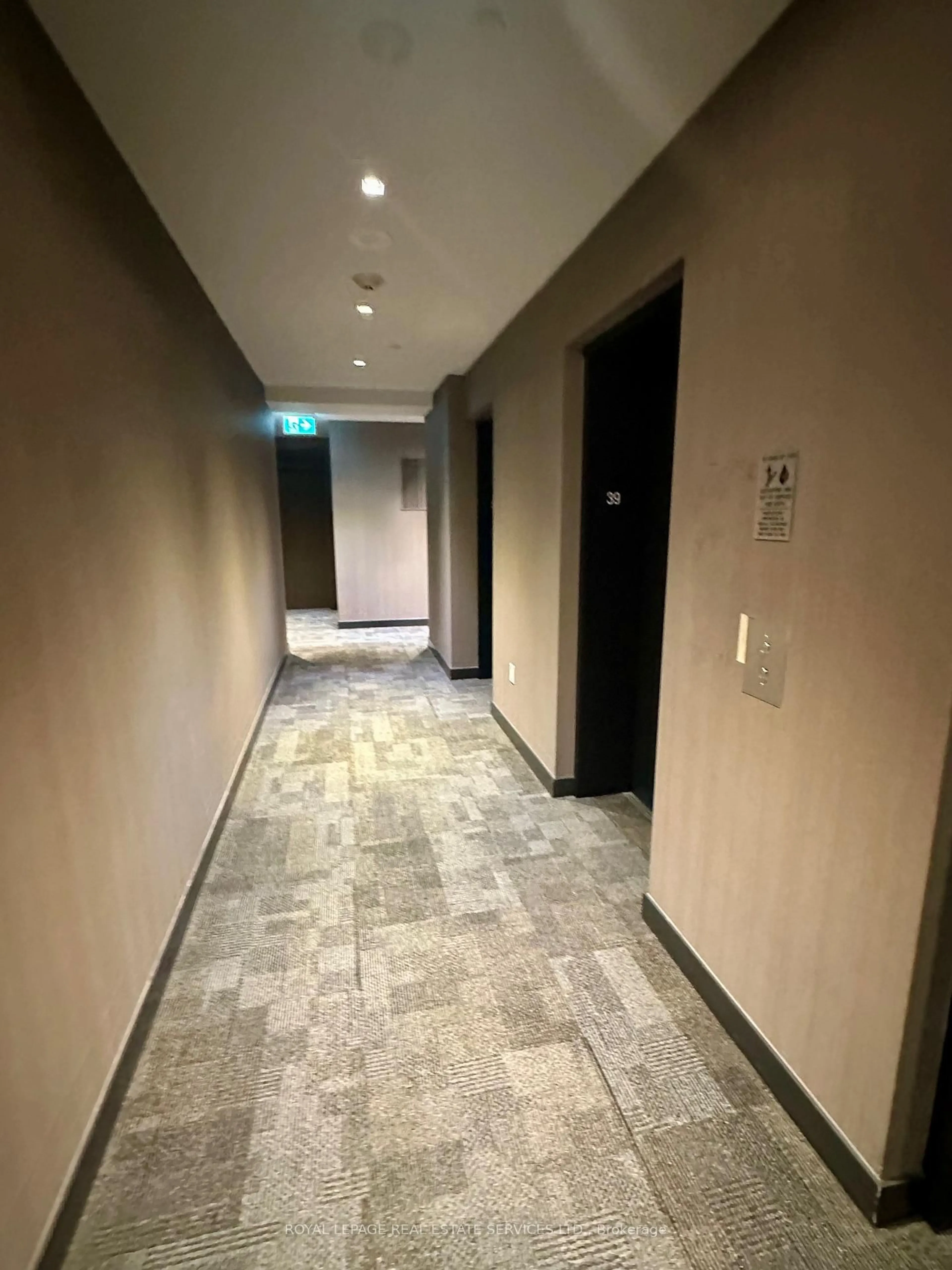 Indoor foyer for 1 Yorkville Ave #3903, Toronto Ontario M4W 0B1