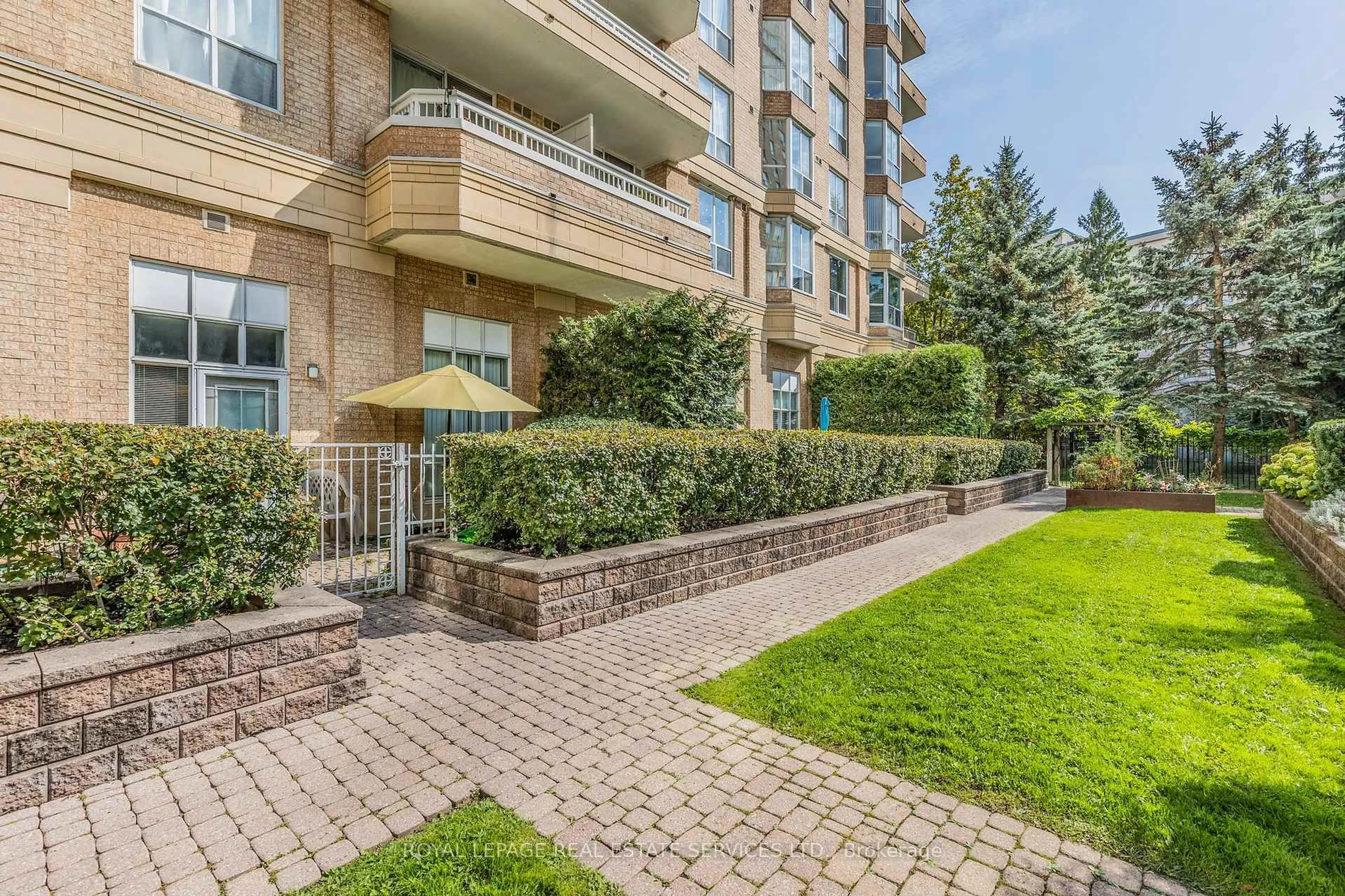 Patio, street for 11 Thorncliffe Pk Dr #204, Toronto Ontario M4H 1P3