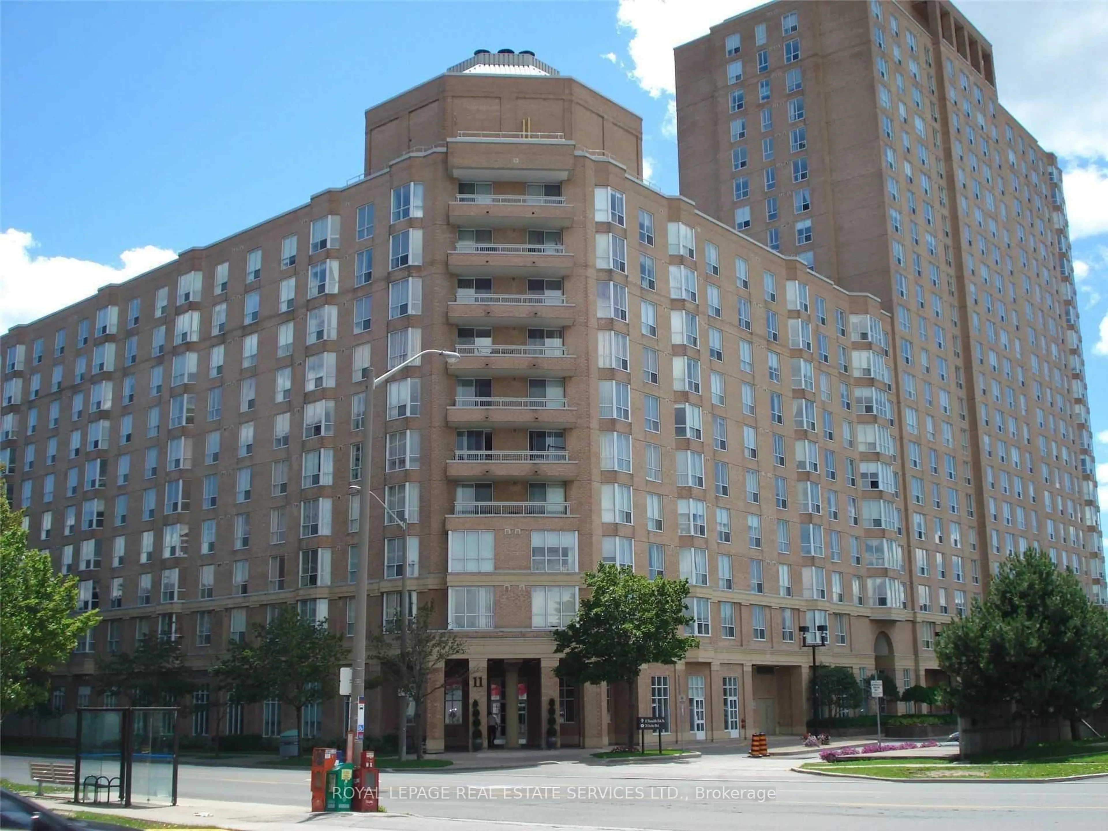 Indoor foyer for 11 Thorncliffe Pk Dr #204, Toronto Ontario M4H 1P3