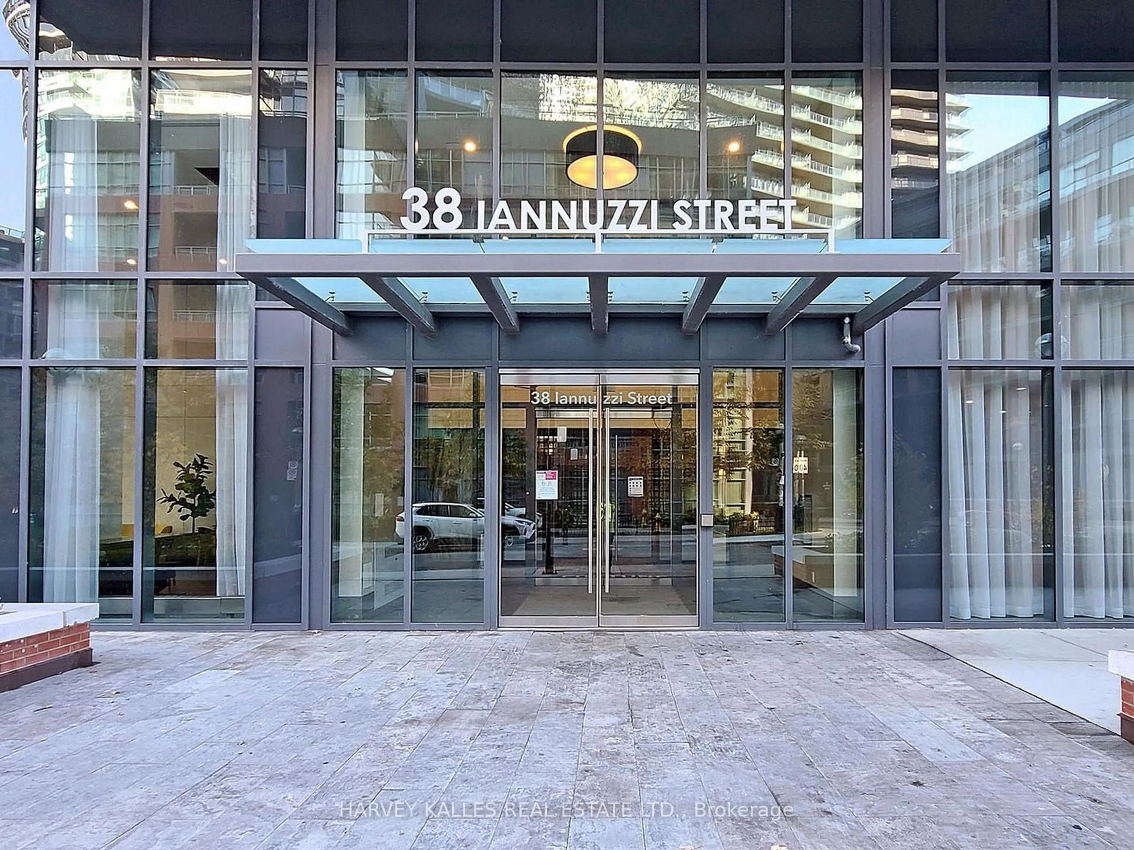 Unknown for 38 Iannuzzi St #304, Toronto Ontario M5V 0S2