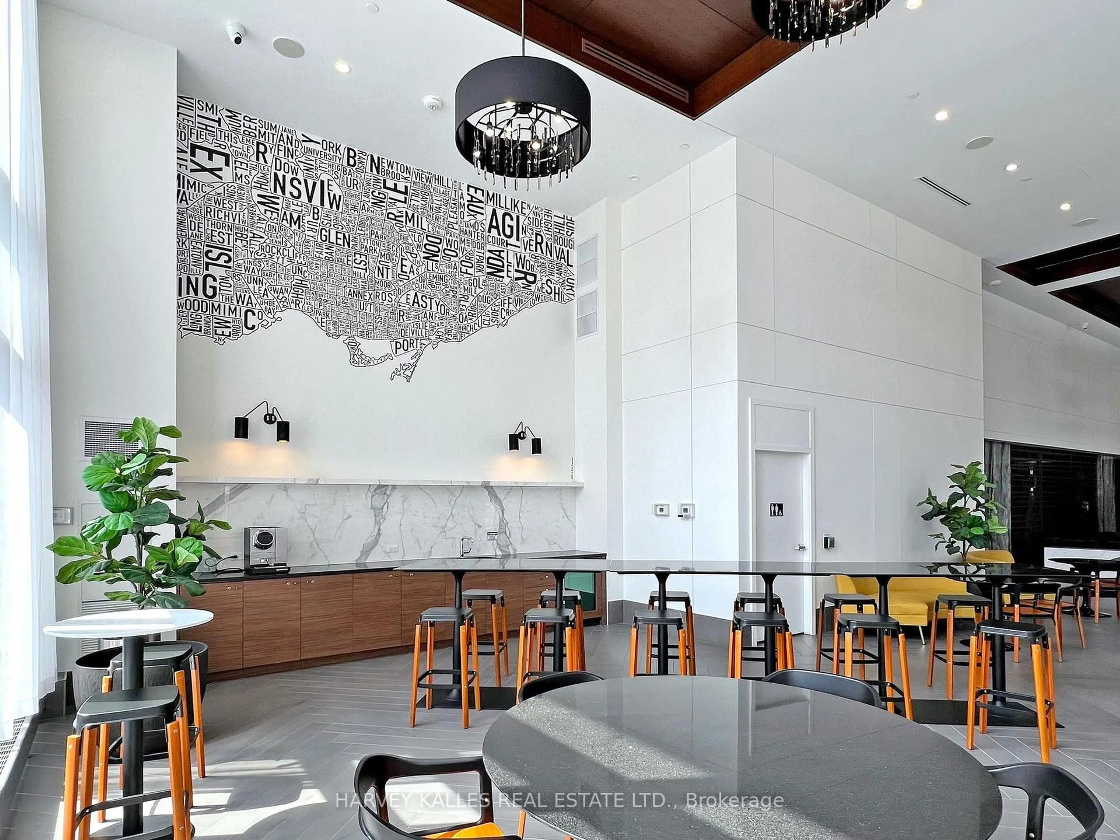 Lobby for 38 Iannuzzi St #304, Toronto Ontario M5V 0S2