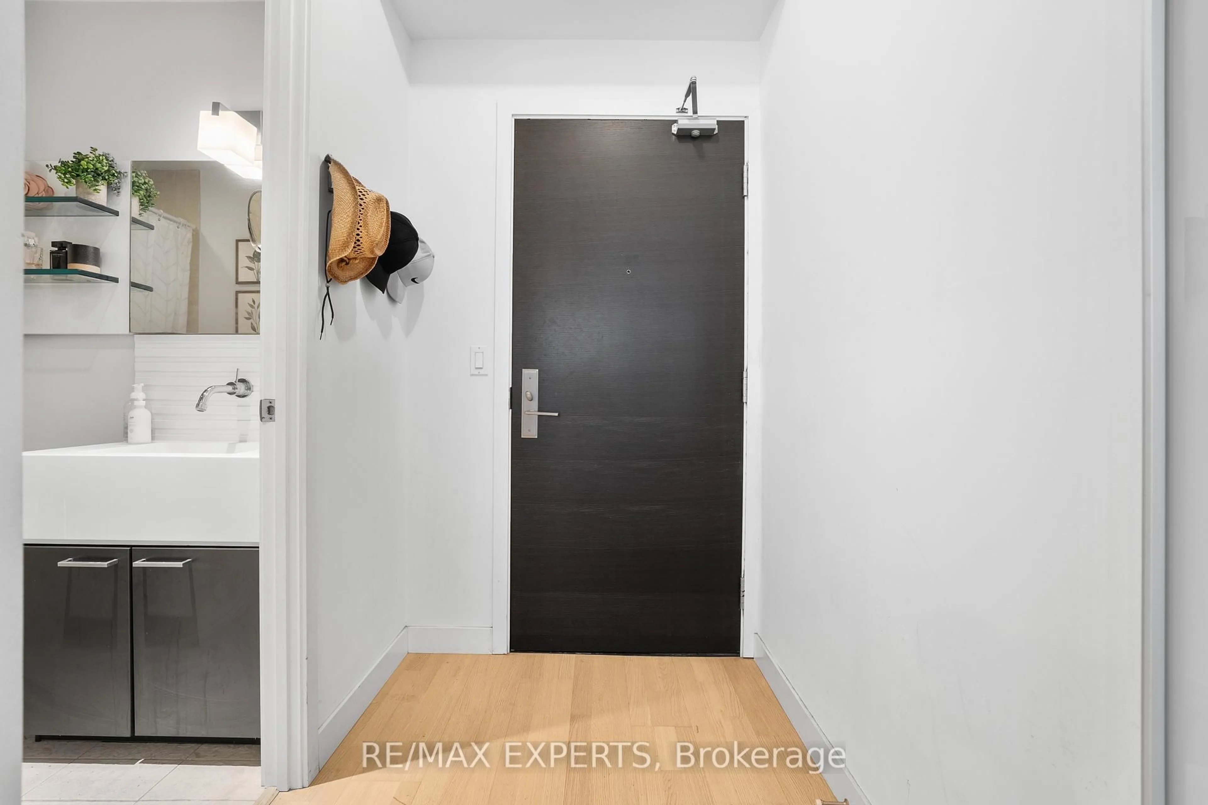 Indoor entryway for 55 Stewart St #311, Toronto Ontario M5V 2V1