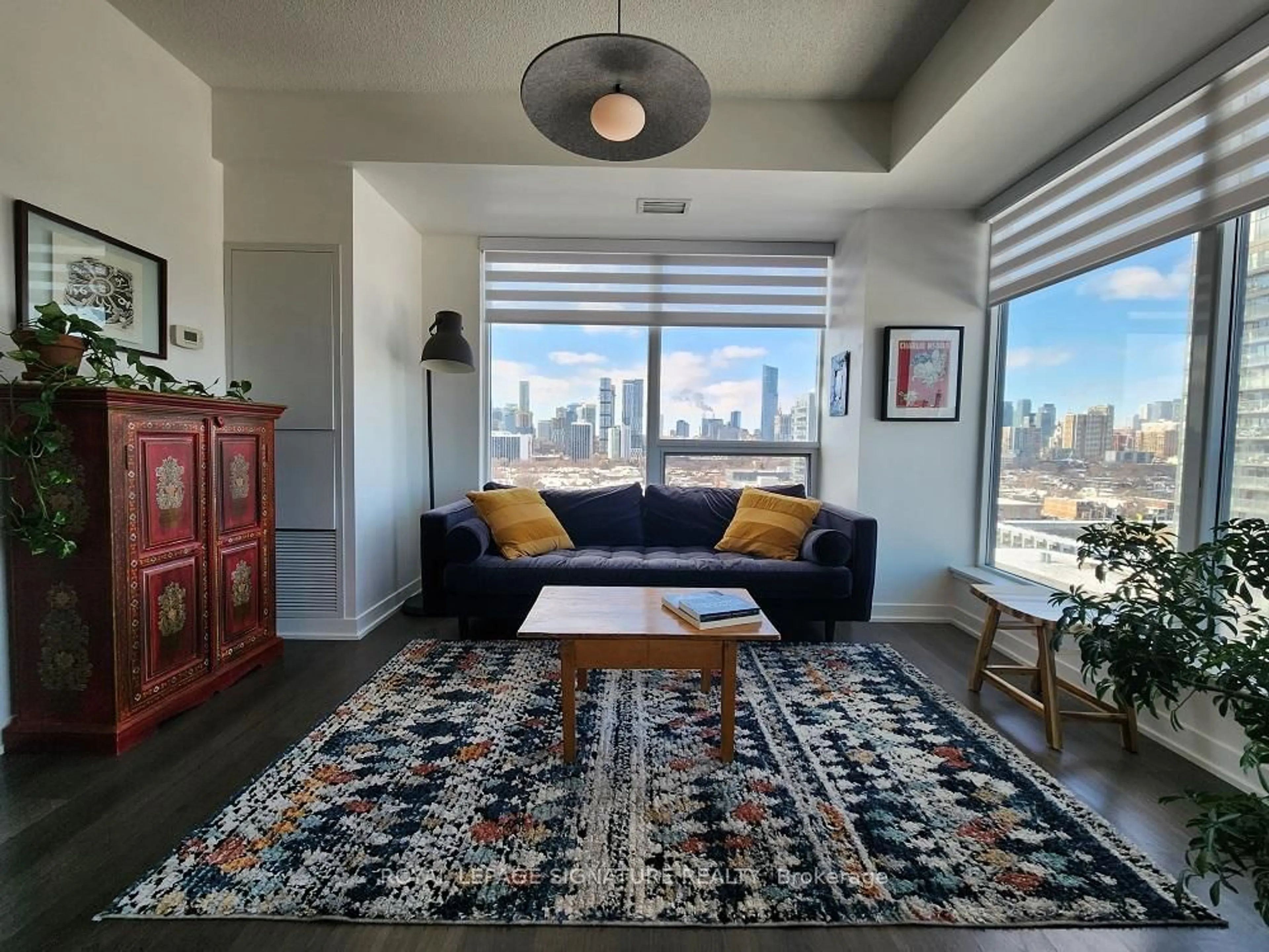 Living room with furniture, carpet floor for 225 Sackville St #1409, Toronto Ontario M5A 0B9
