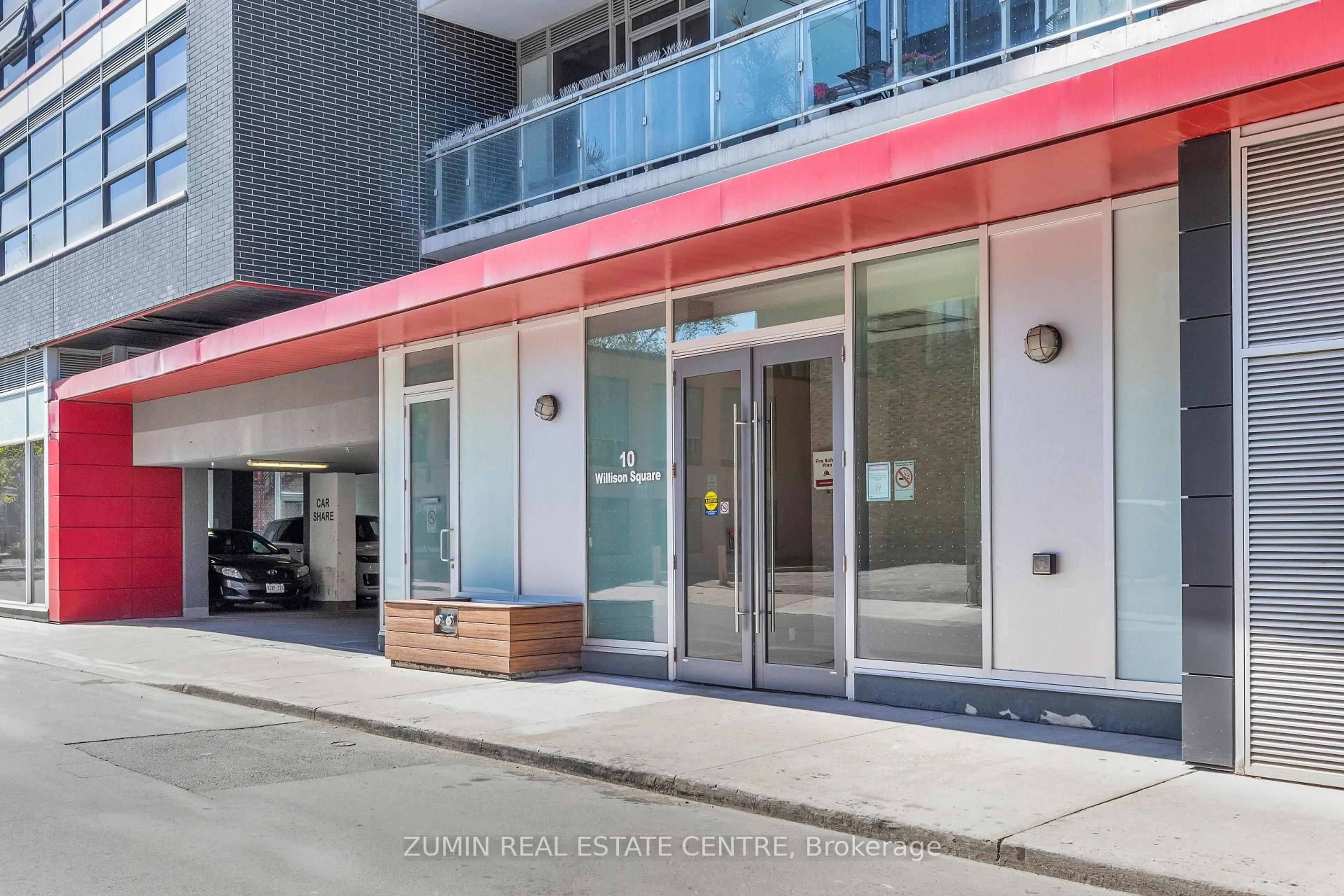 Indoor foyer for 10 Willison Sq #709, Toronto Ontario M5T 0A8