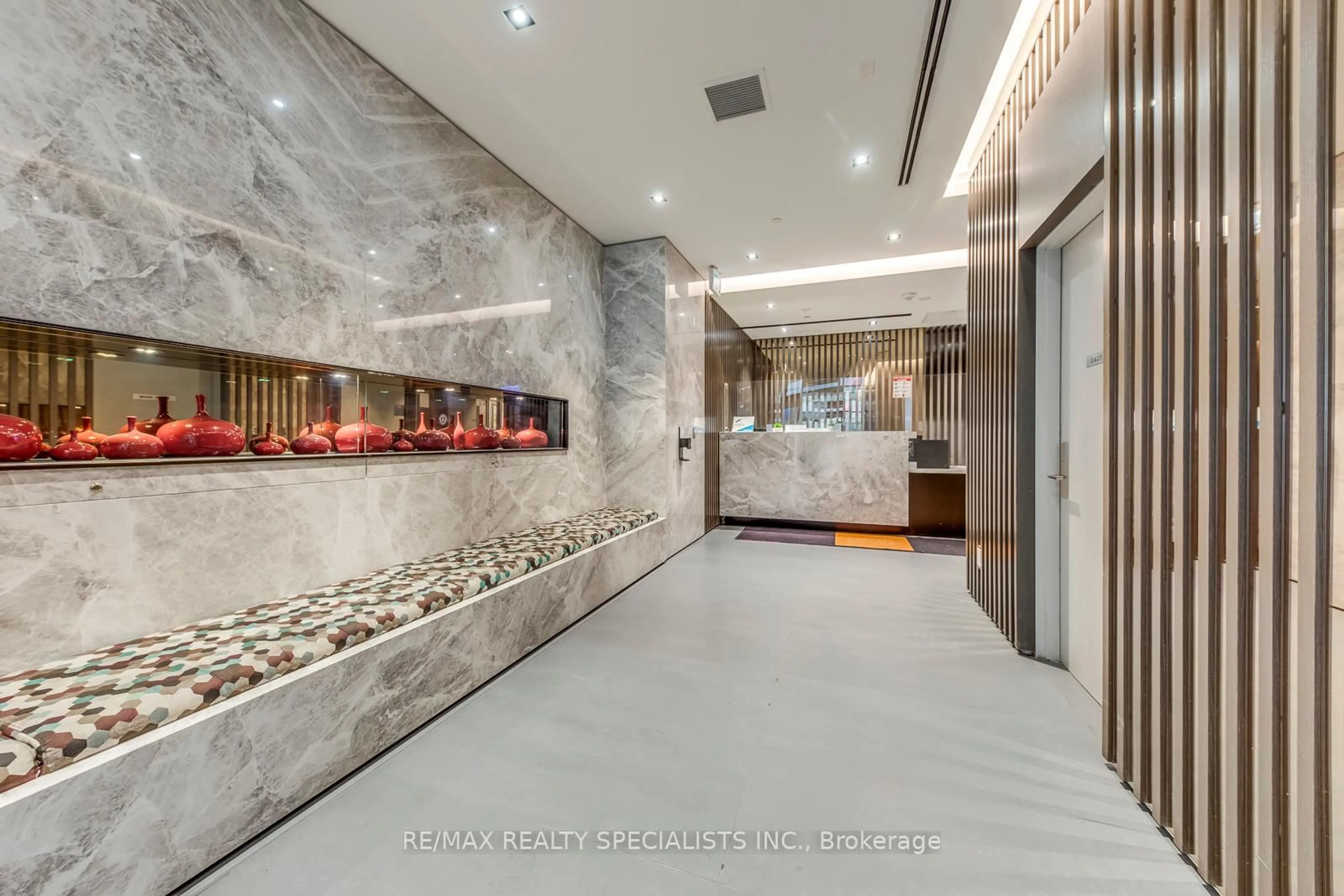 Indoor foyer for 215 Queen St #1405, Toronto Ontario M5V 0P5