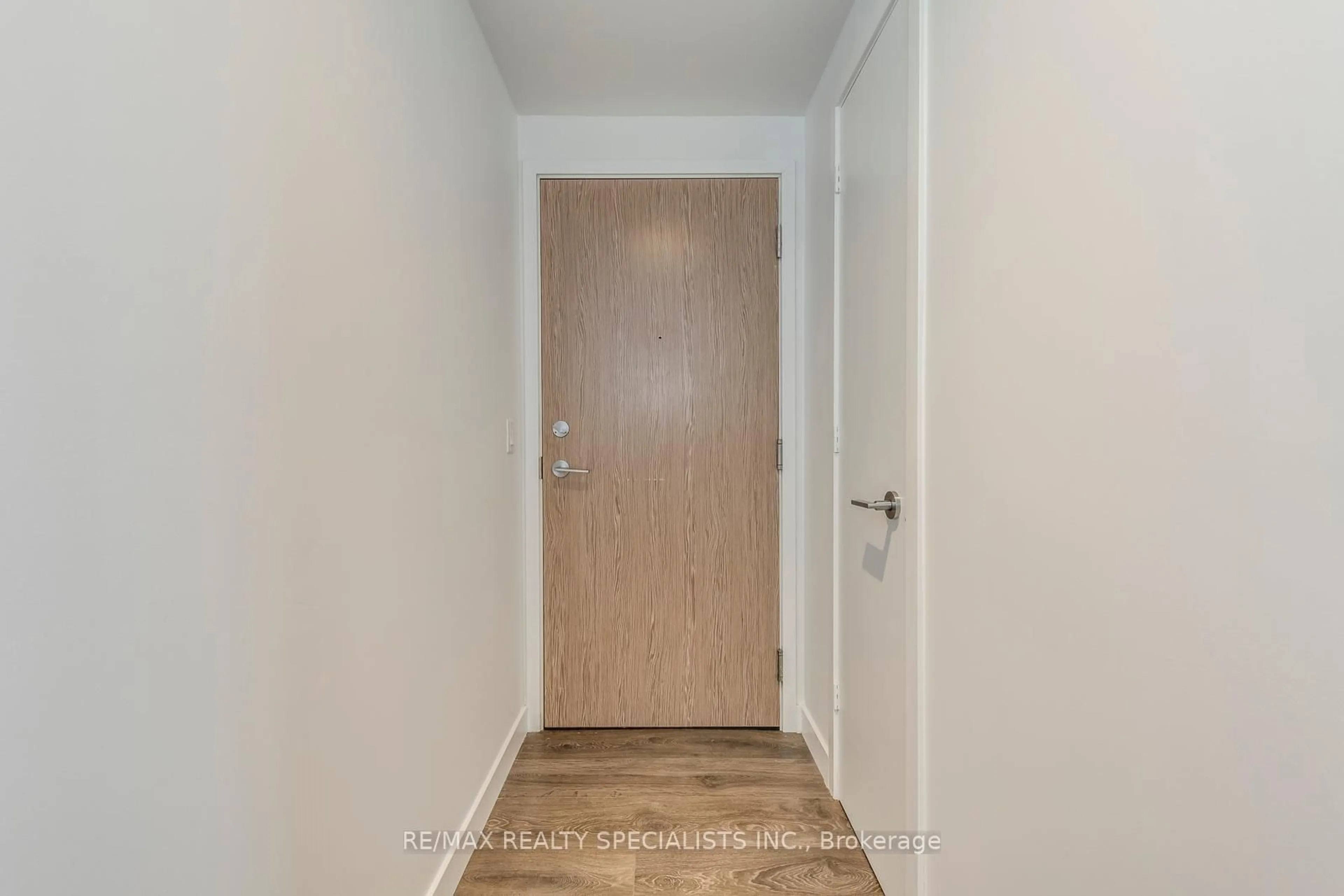 Indoor entryway for 215 Queen St #1405, Toronto Ontario M5V 0P5