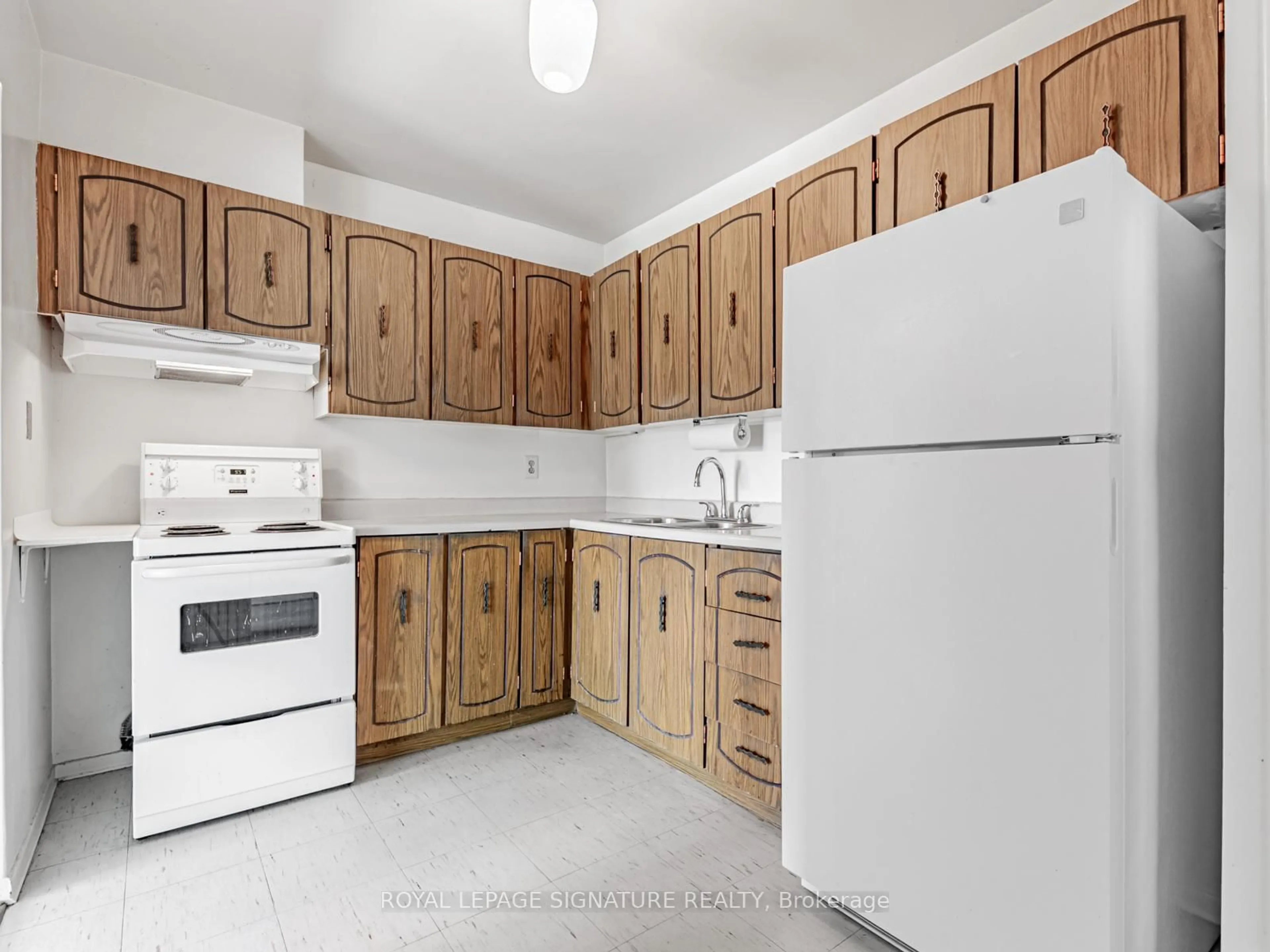 Standard kitchen, unknown for 60 Pavane Linkway N/A #915, Toronto Ontario M3C 1A2