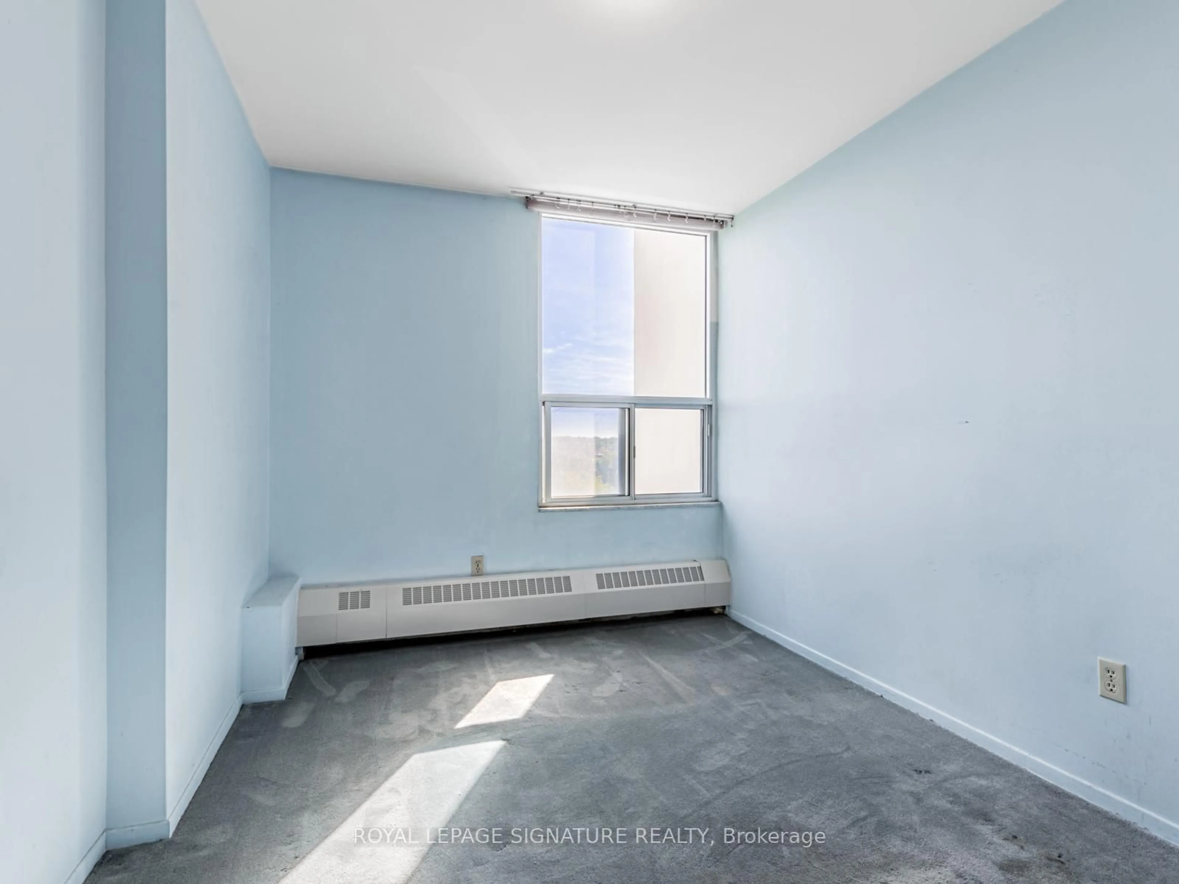 A pic of a room for 60 Pavane Linkway N/A #915, Toronto Ontario M3C 1A2