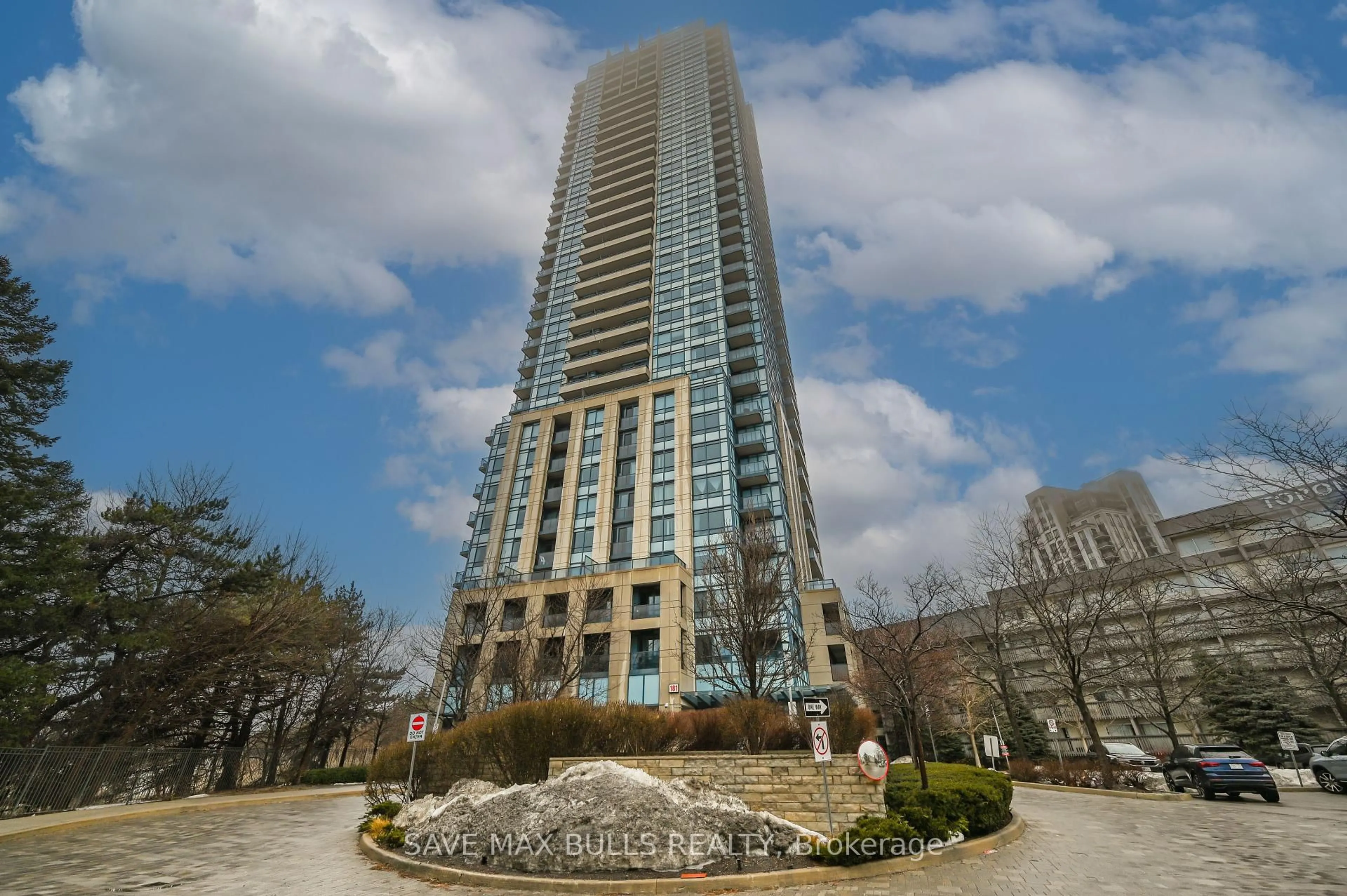 Indoor foyer for 181 Wynford Dr #501, Toronto Ontario M3C 0C6
