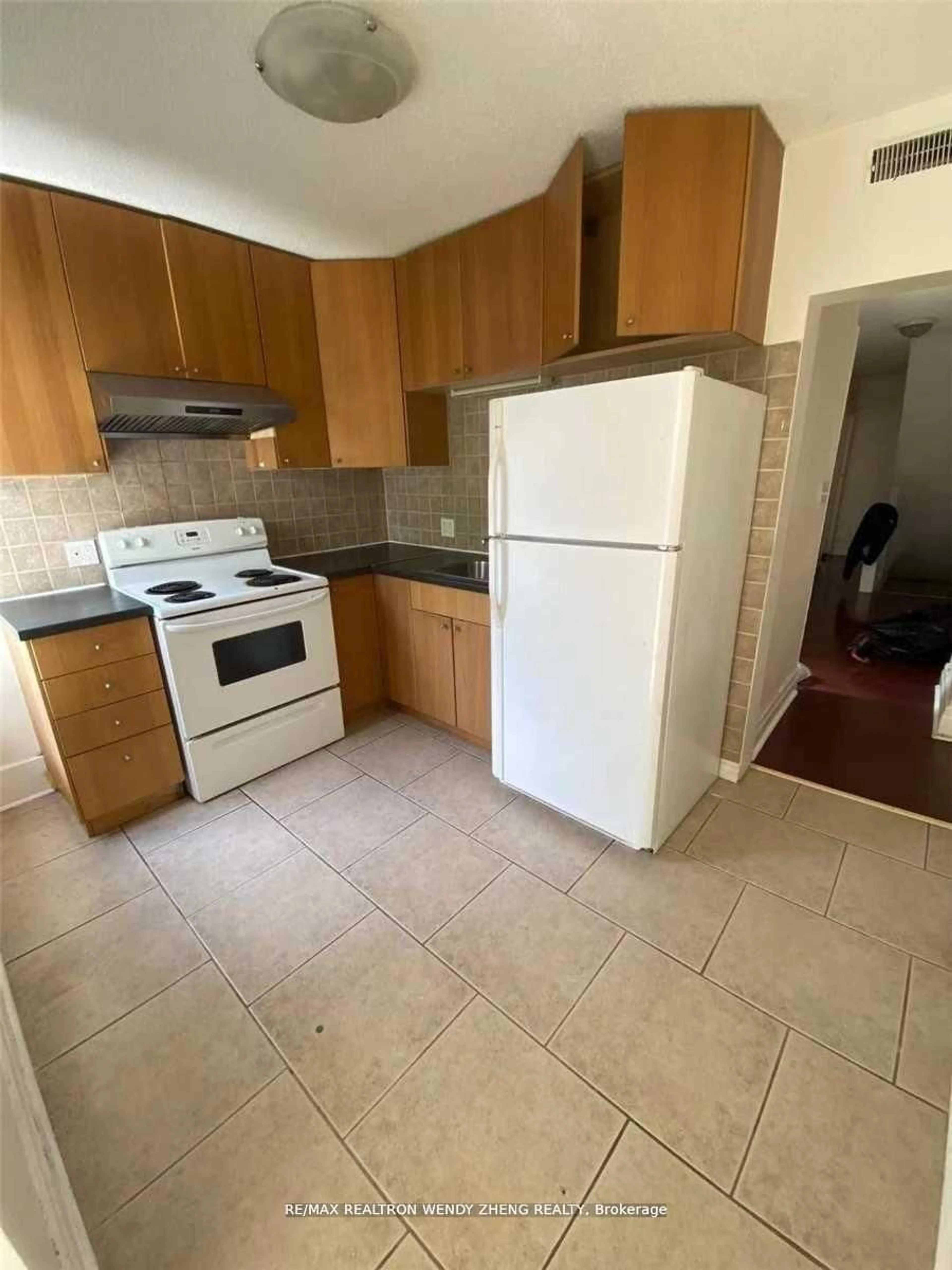 Standard kitchen, ceramic/tile floor for 1145 Davenport Rd, Toronto Ontario M6H 2G4