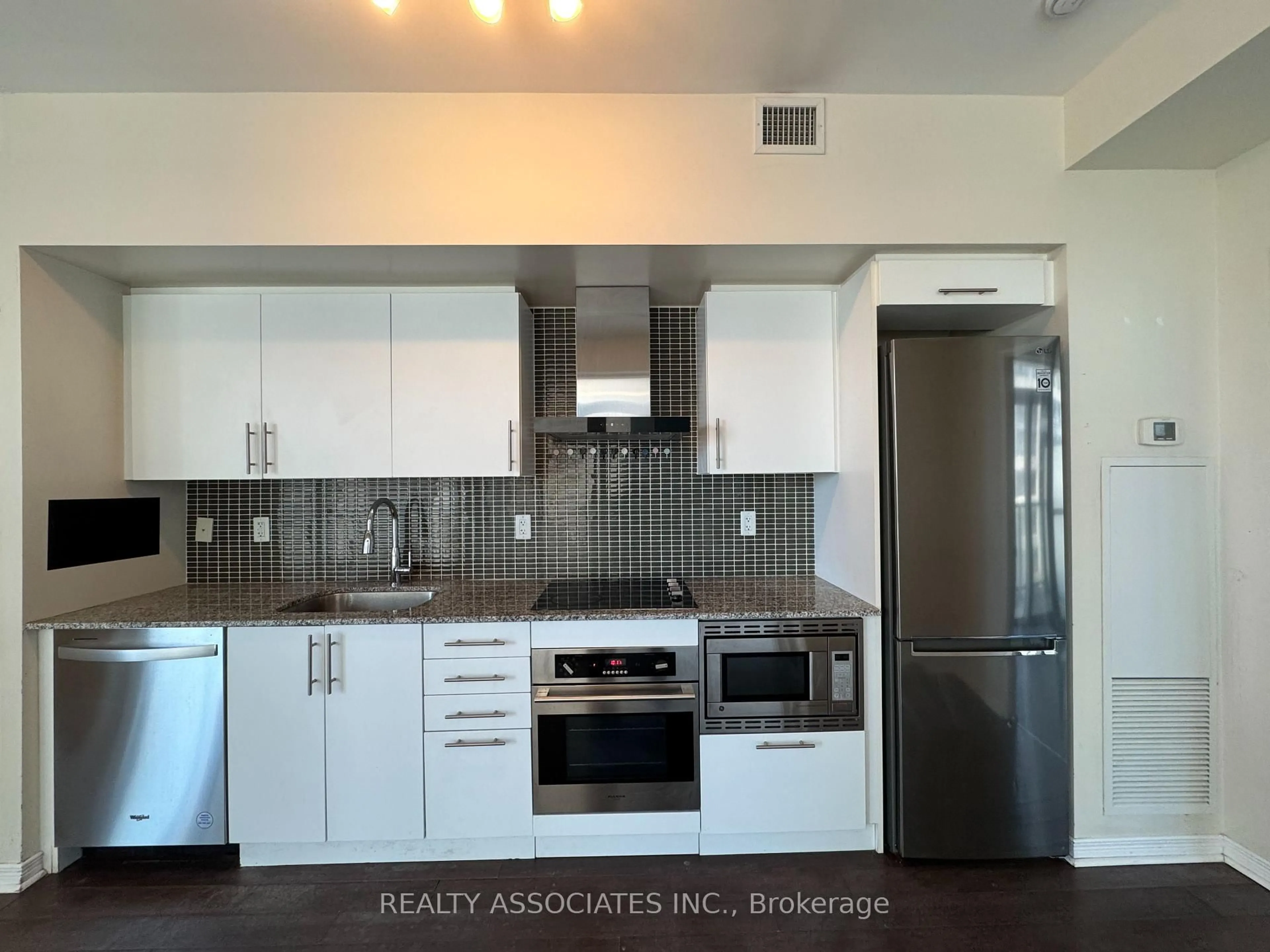 Unknown for 352 Front St #1601, Toronto Ontario M5V 1B5