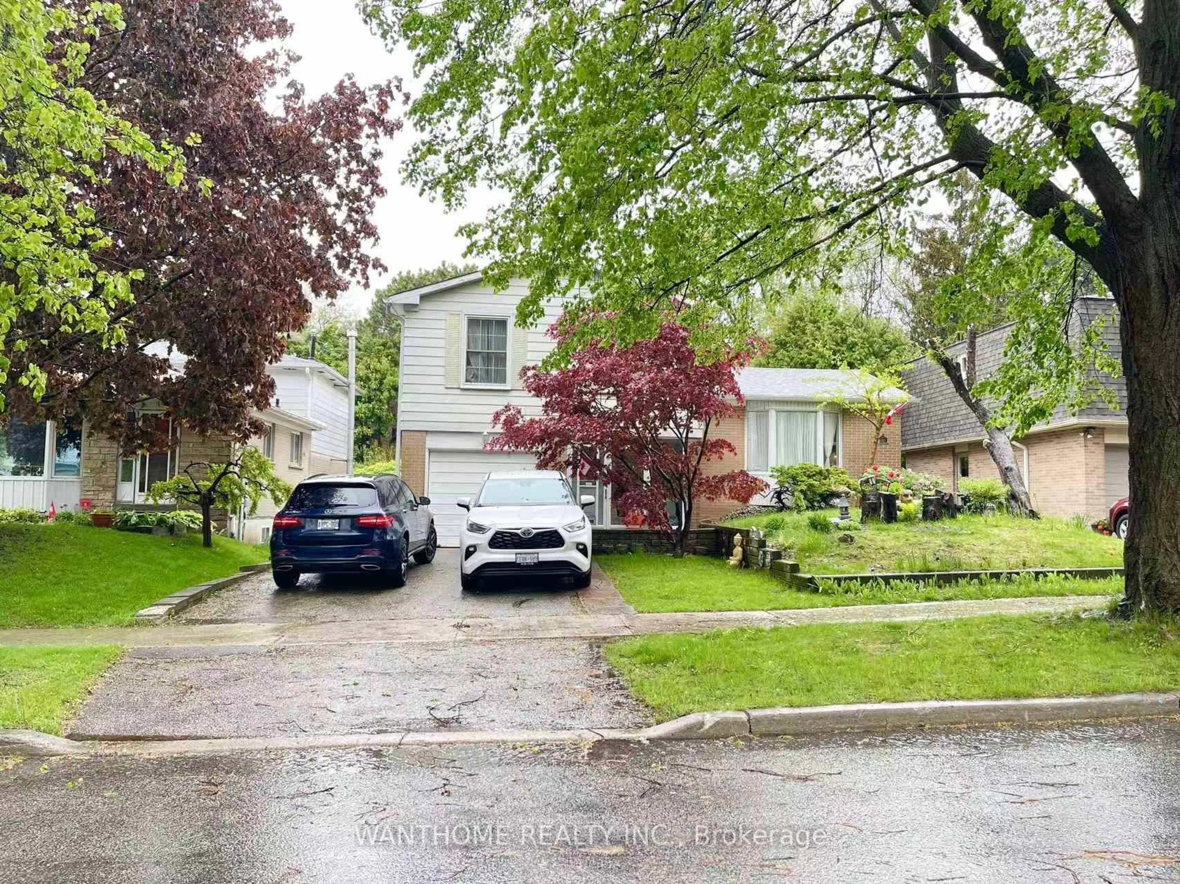 A pic from outside/outdoor area/front of a property/back of a property/a pic from drone, street for 34 Cherrystone Dr, Toronto Ontario M2H 1S1