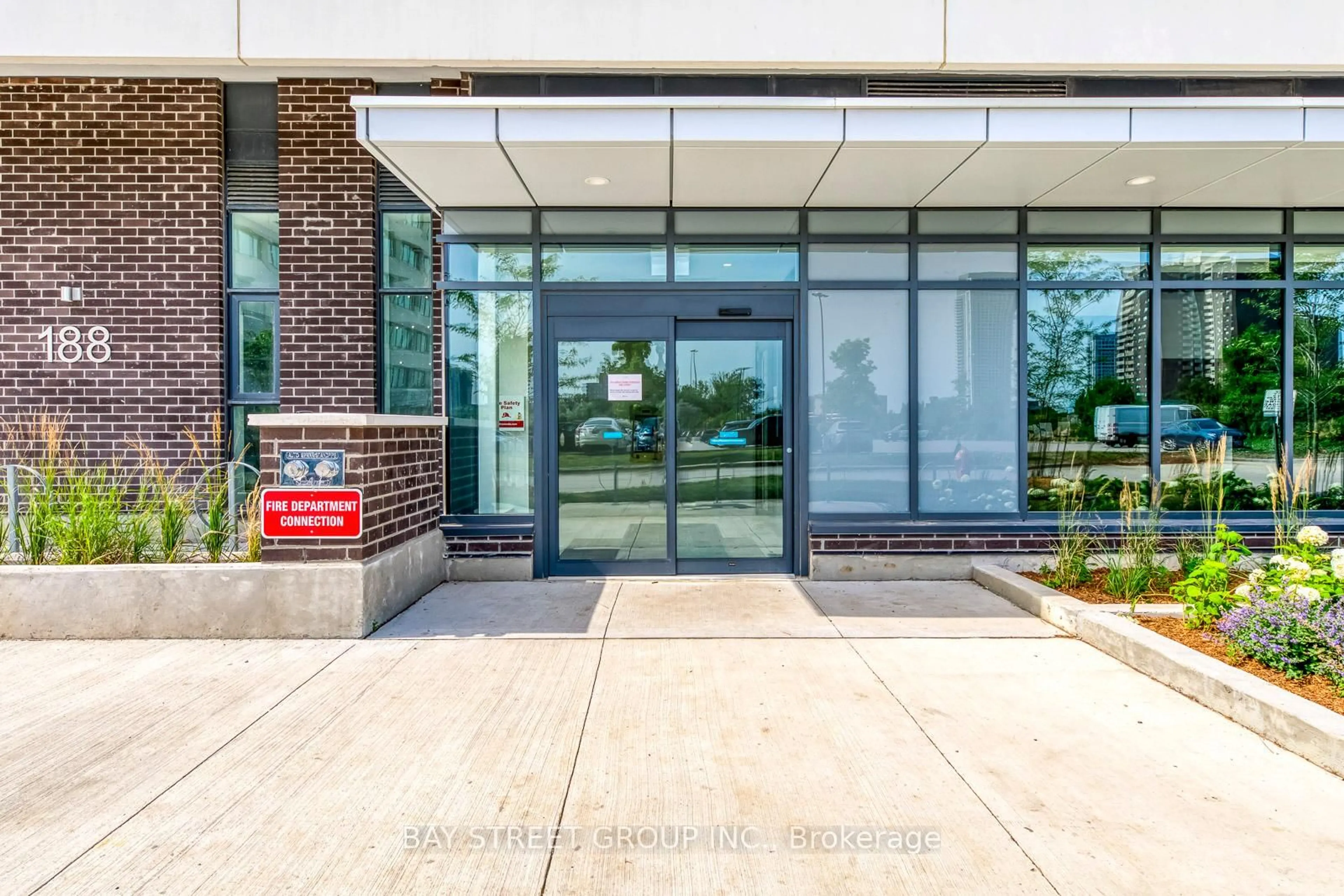 Indoor foyer for 188 Fairview Mall Dr #216, Toronto Ontario M2J 4T1
