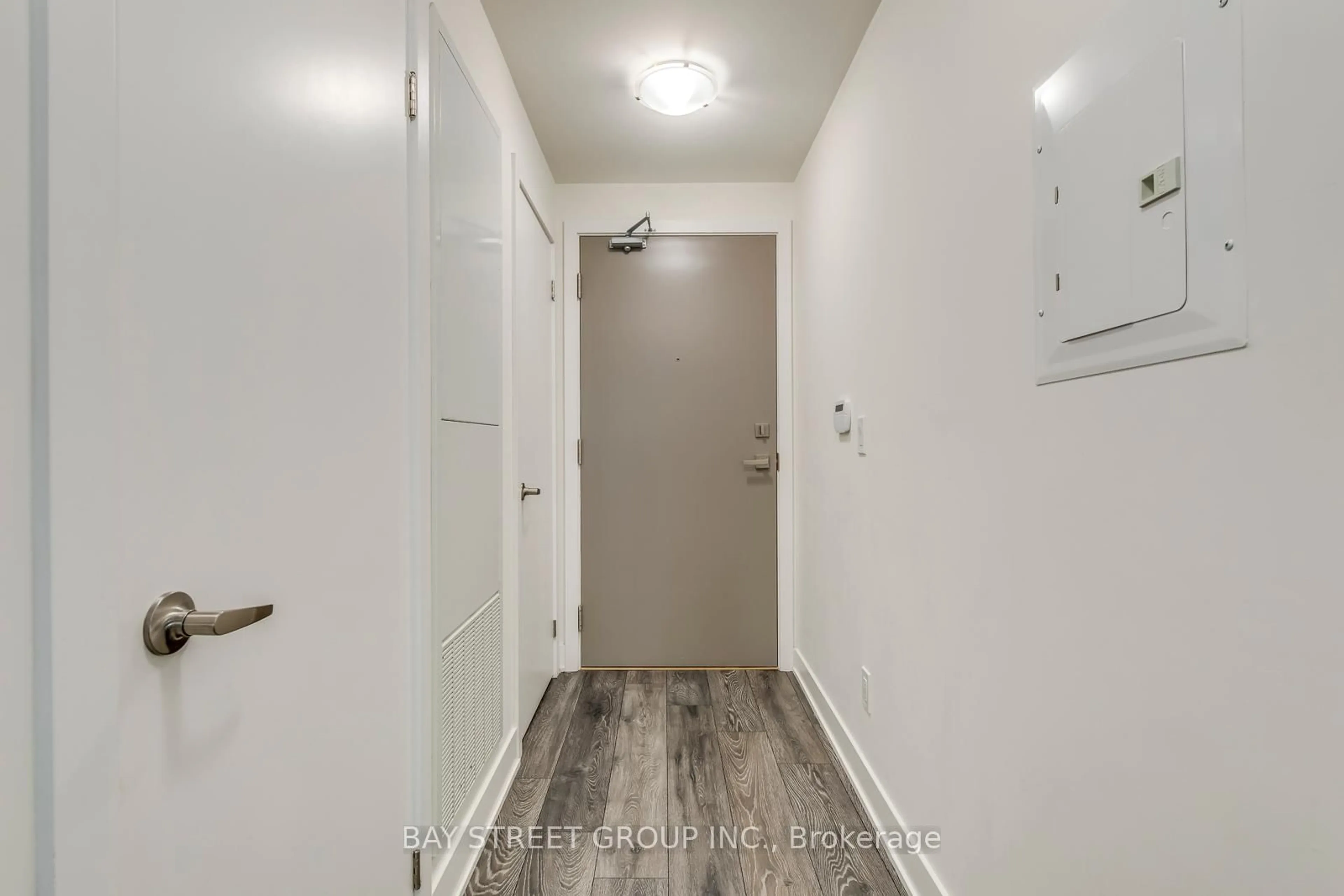 Indoor entryway for 188 Fairview Mall Dr #216, Toronto Ontario M2J 4T1
