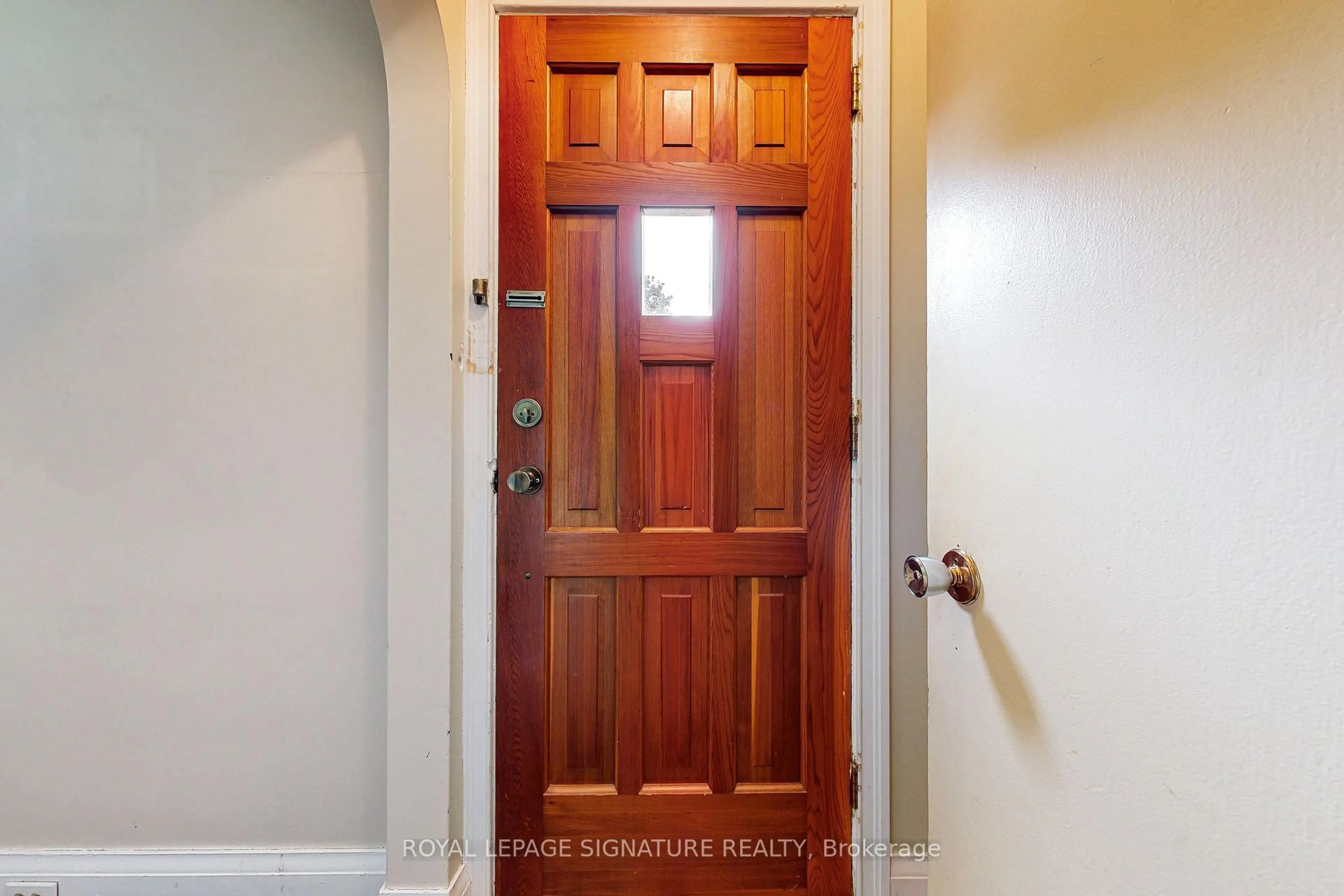 Indoor entryway for 115 McKee Ave, Toronto Ontario M2N 4C2