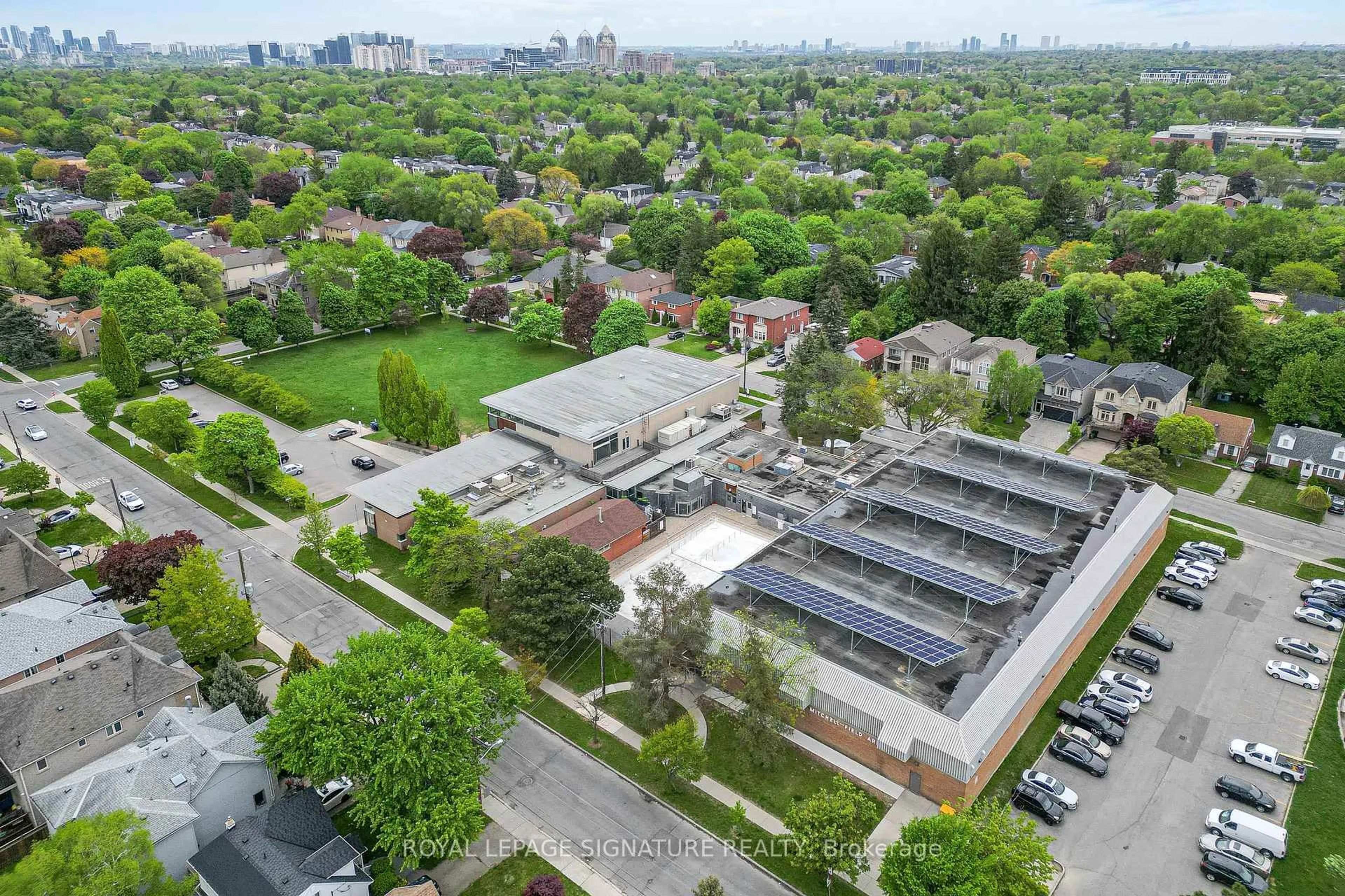 A pic from outside/outdoor area/front of a property/back of a property/a pic from drone, city buildings view from balcony for 115 McKee Ave, Toronto Ontario M2N 4C2