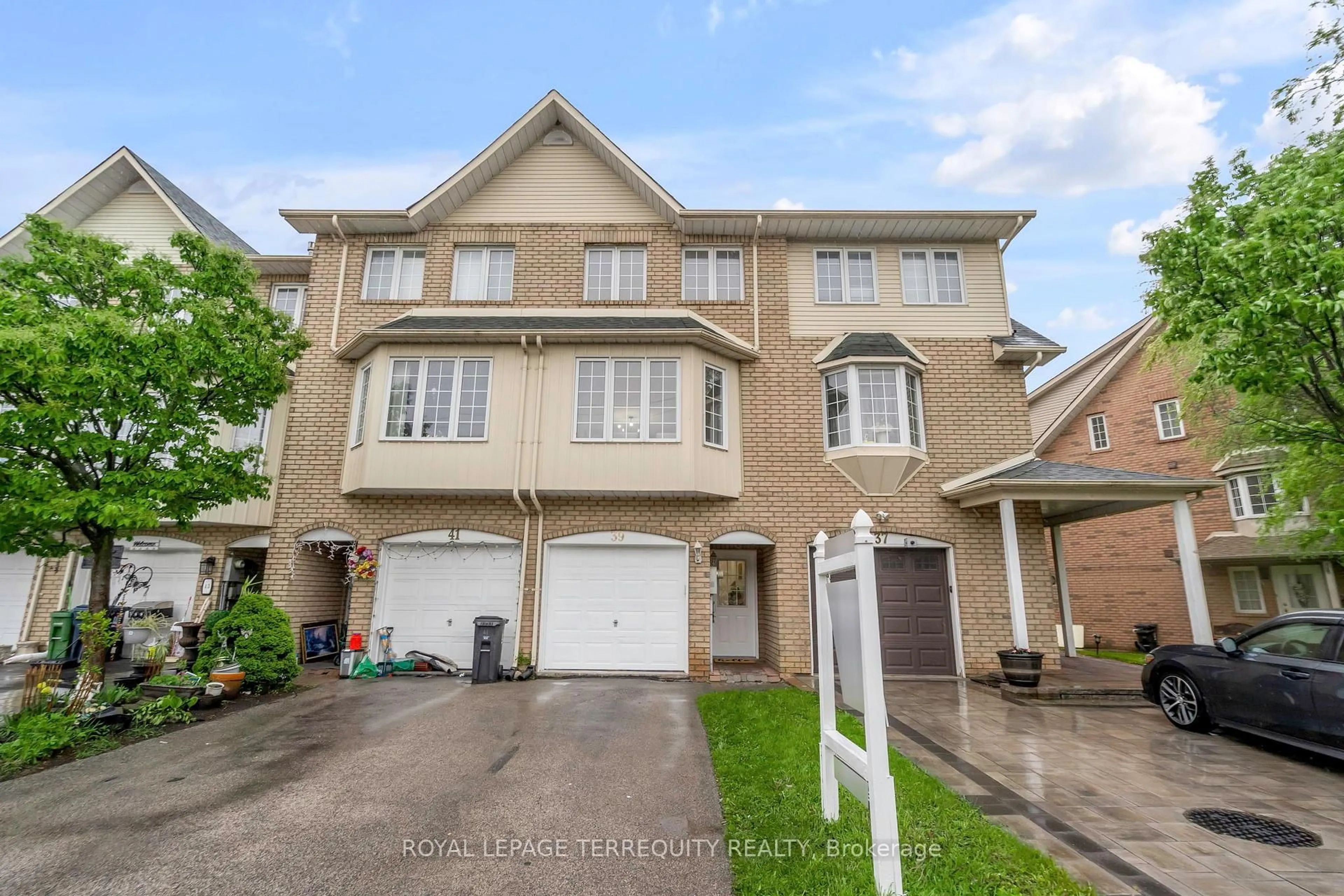 Unknown for 39 Sufi Cres, Toronto Ontario M4A 2X3