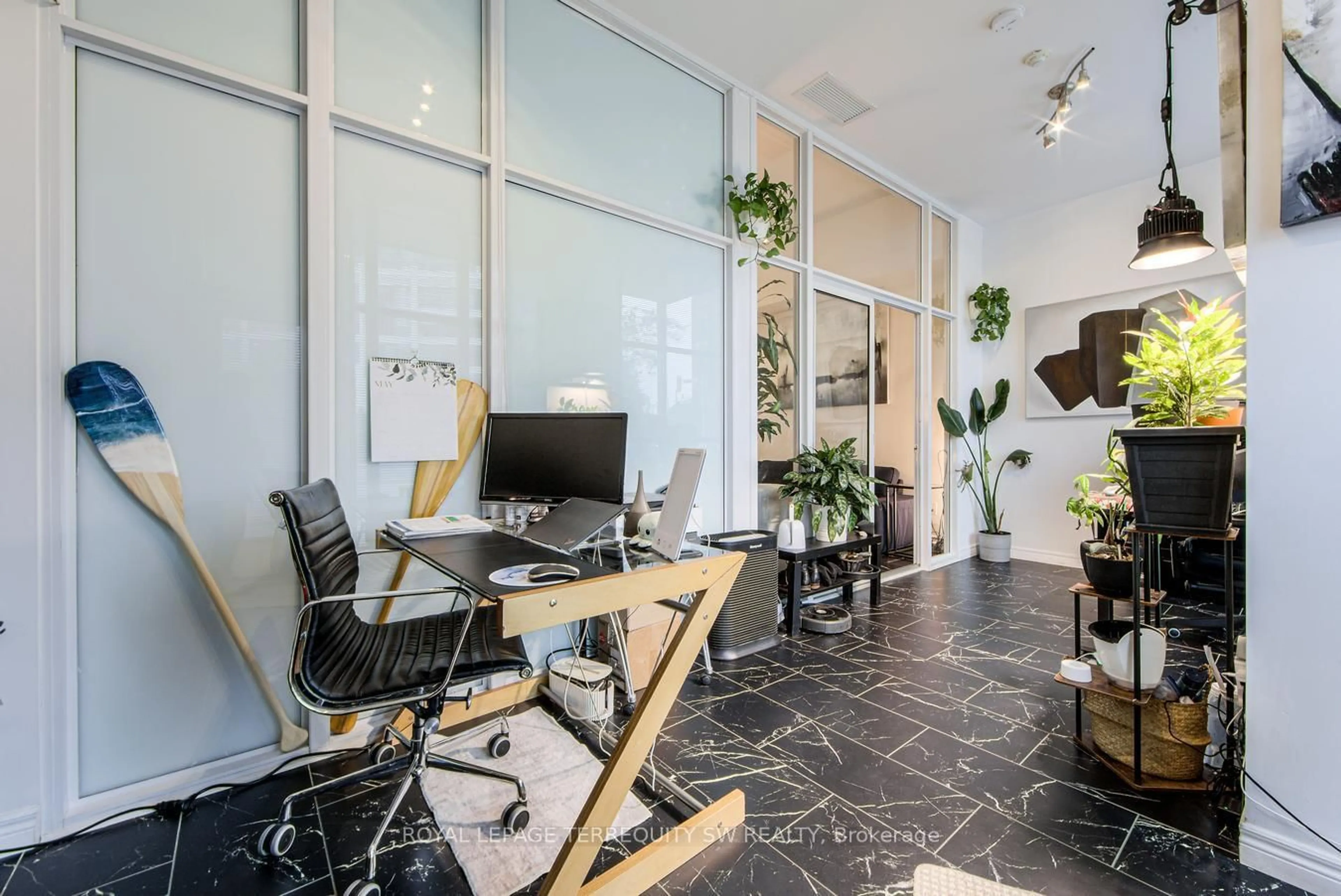 Indoor foyer for 618 A Fleet St #110, Toronto Ontario M5V 1B9