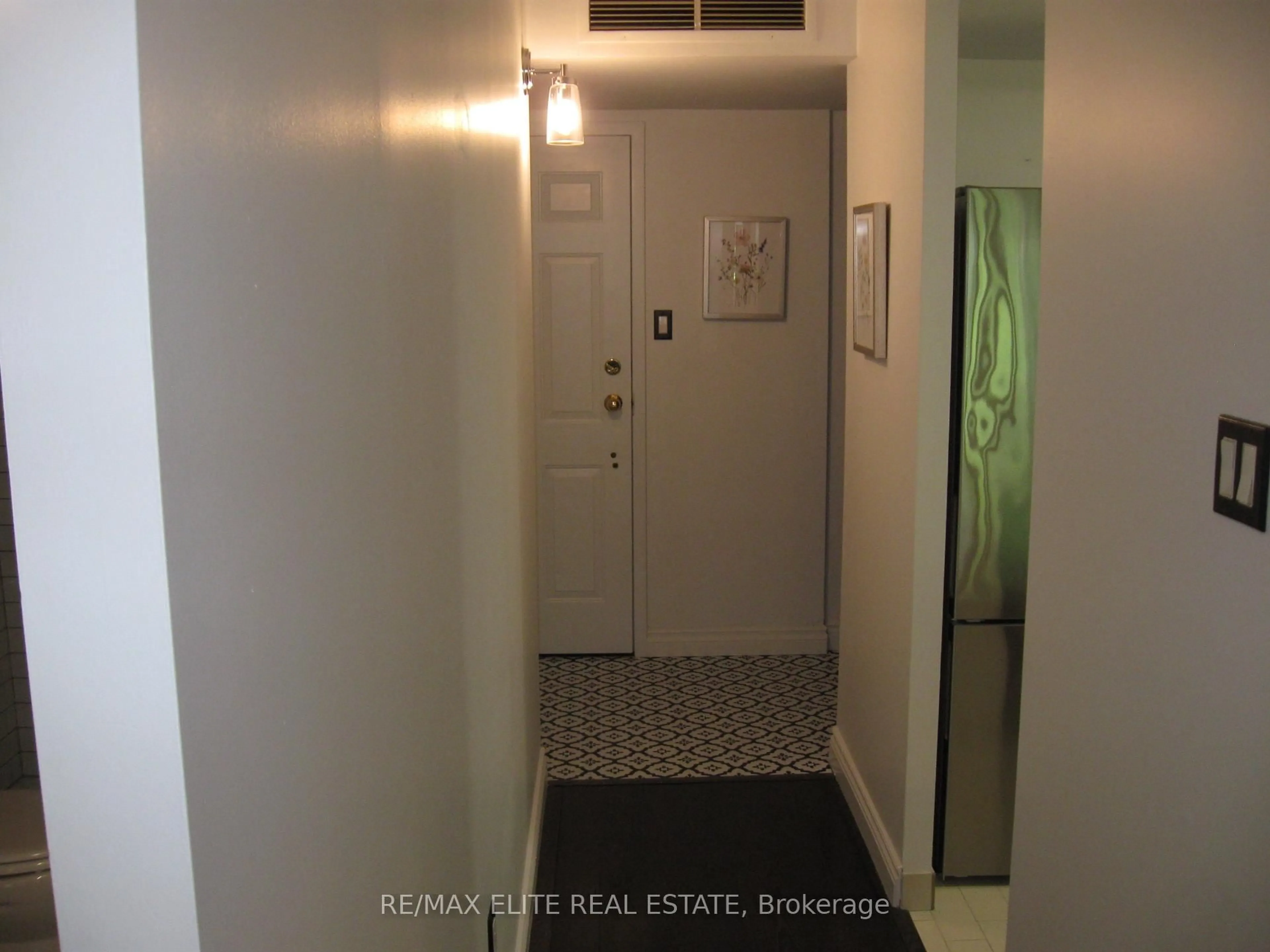 Indoor entryway for 65 Scadding Ave #323, Toronto Ontario M5A 4L1