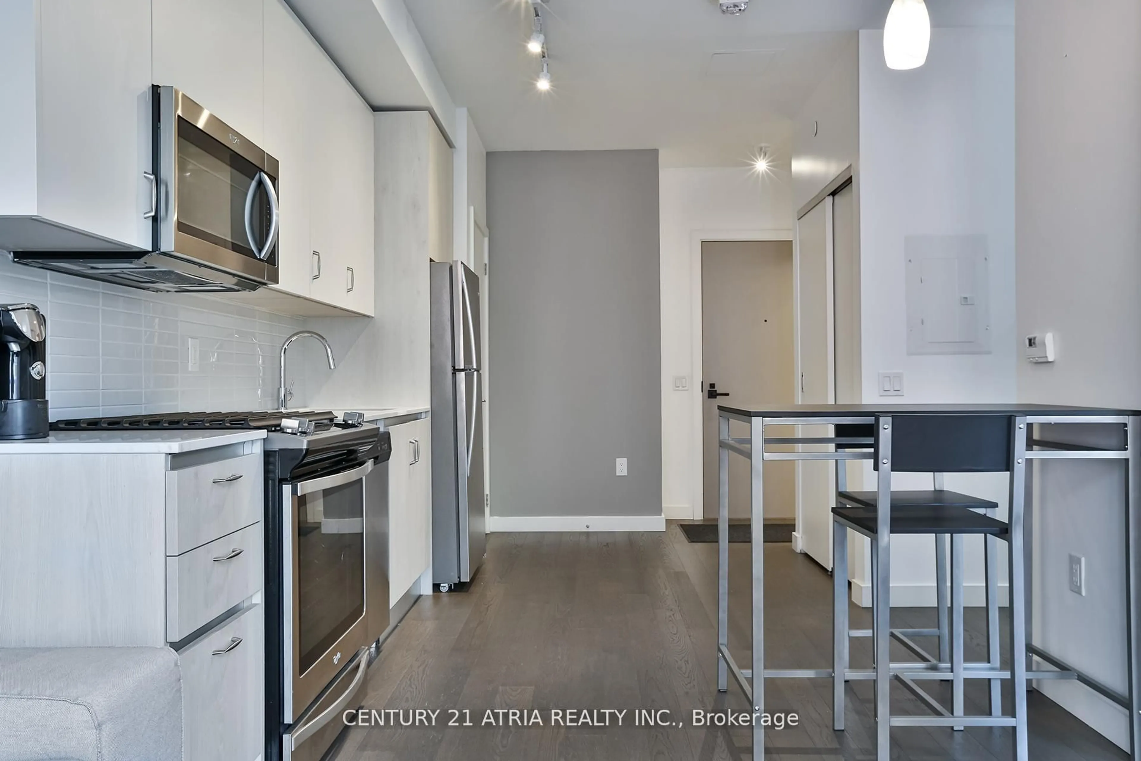Standard kitchen, ceramic/tile floor for 2a Church St #707, Toronto Ontario M5E 0E1