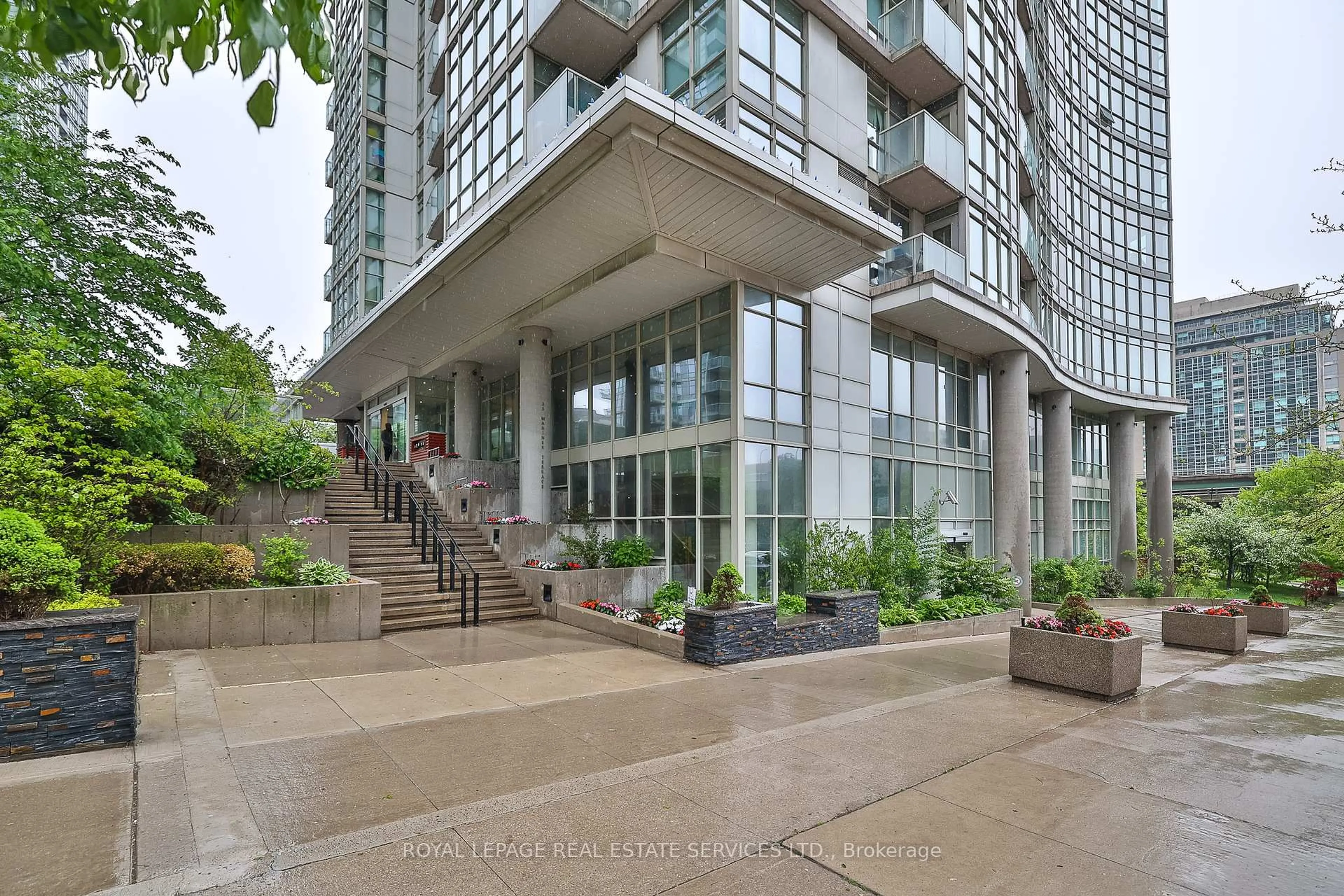 Indoor foyer for 35 Mariner Terr #2212, Toronto Ontario M5V 3V9