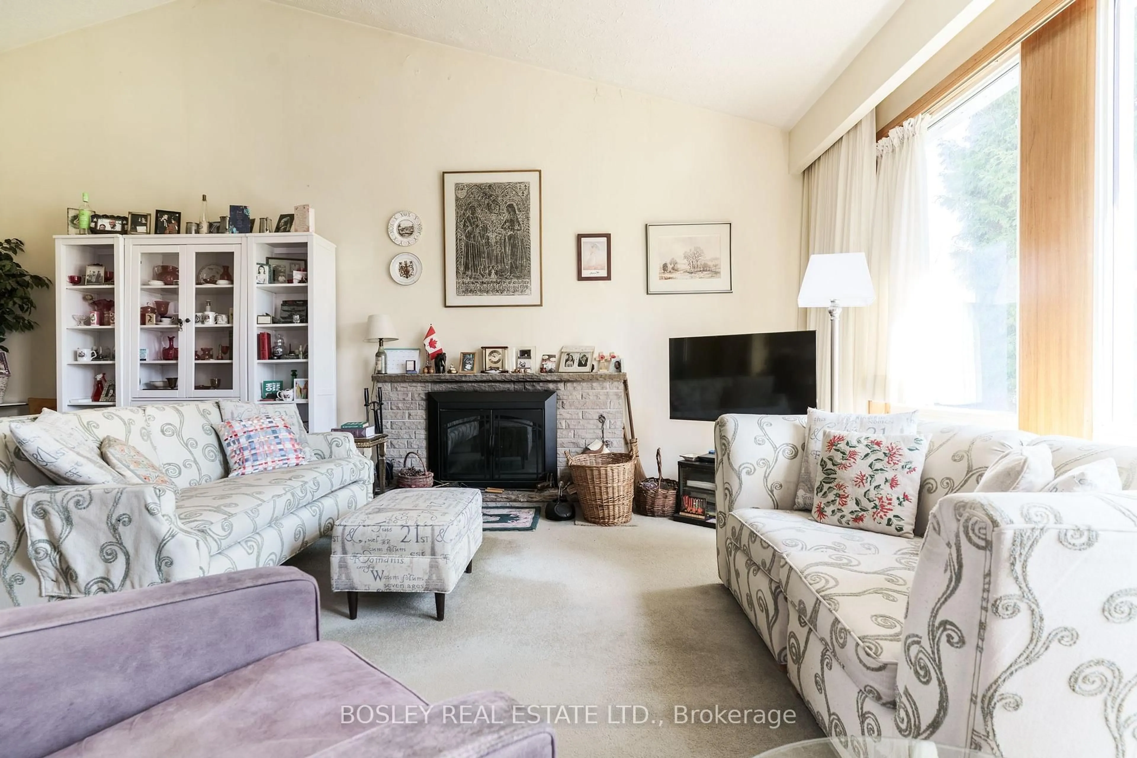 Living room with furniture, unknown for 35 Cobden St, Toronto Ontario M2R 1S1