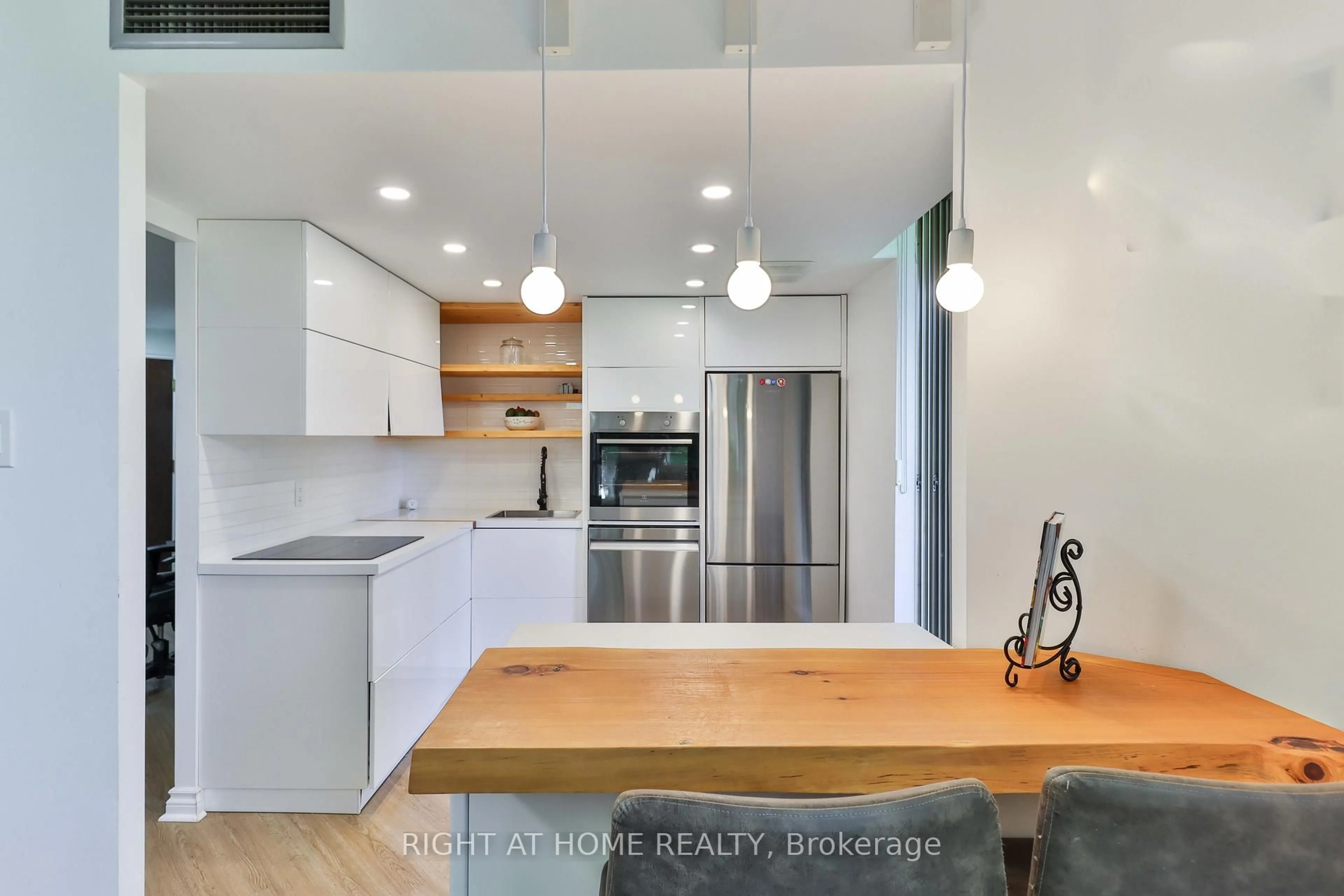 Contemporary kitchen, unknown for 1210 Don Mills Rd #206, Toronto Ontario M3B 3N9