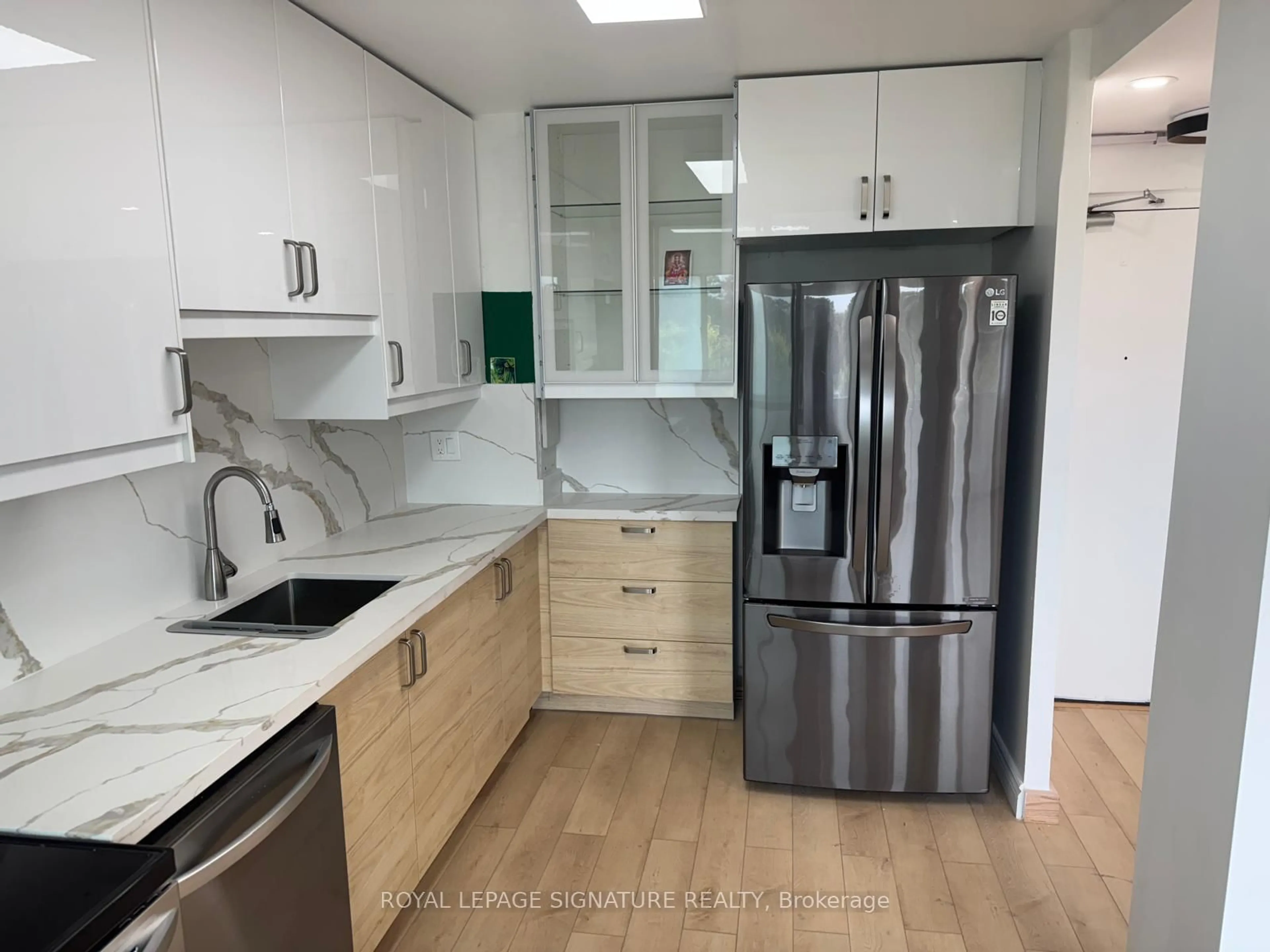Standard kitchen, unknown for 725 Don Mills Rd #305, Toronto Ontario M3C 1S6