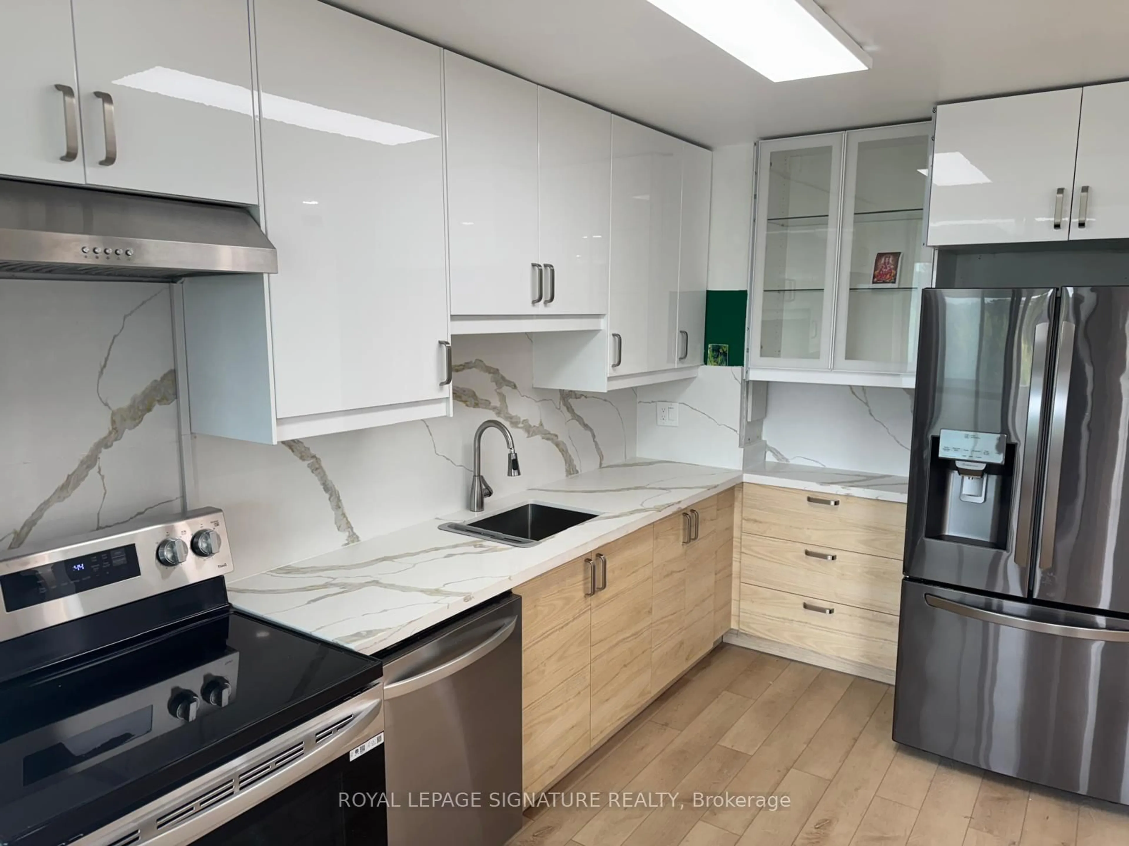 Unknown for 725 Don Mills Rd #305, Toronto Ontario M3C 1S6
