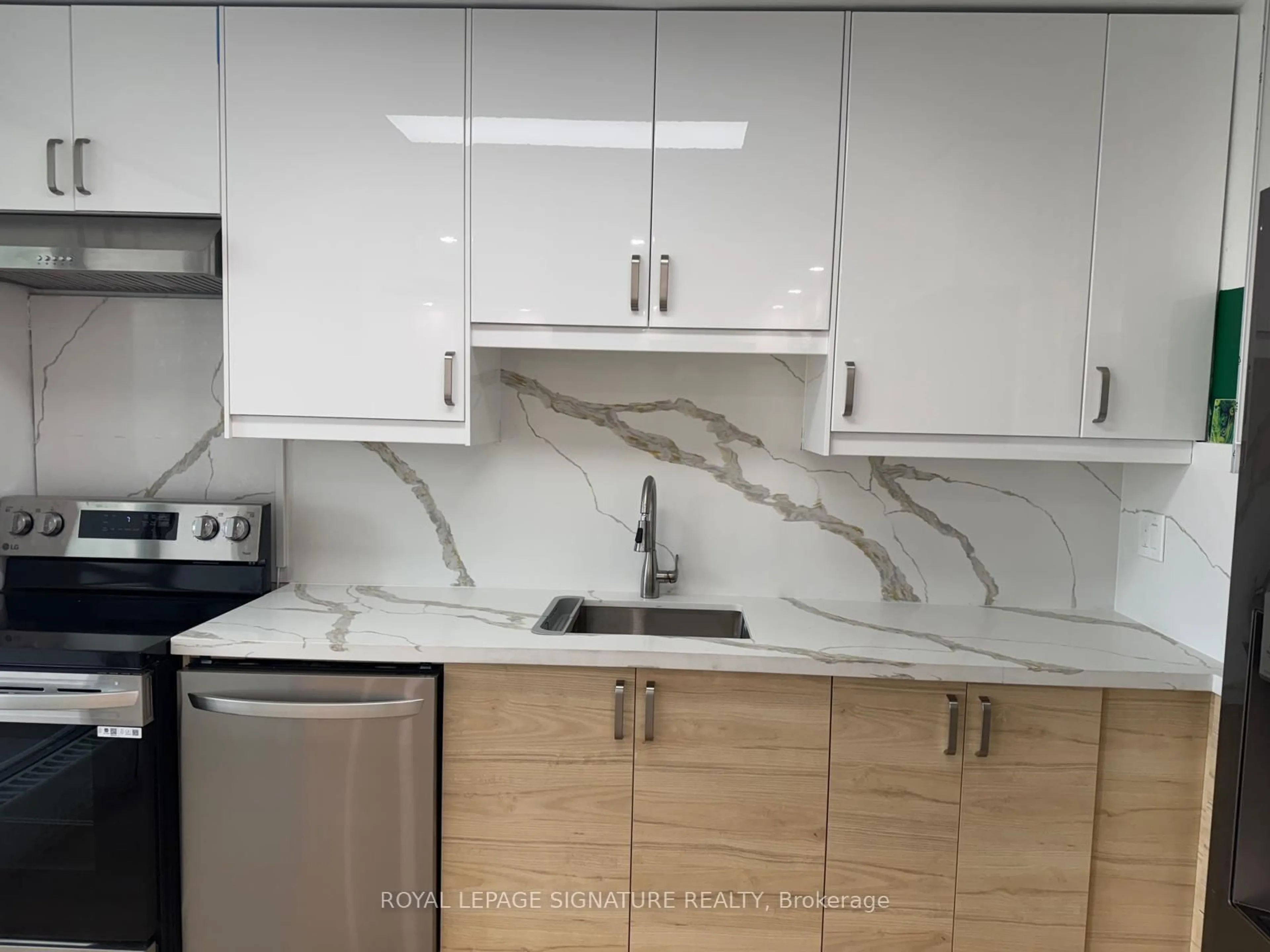 Standard kitchen, ceramic/tile floor for 725 Don Mills Rd #305, Toronto Ontario M3C 1S6