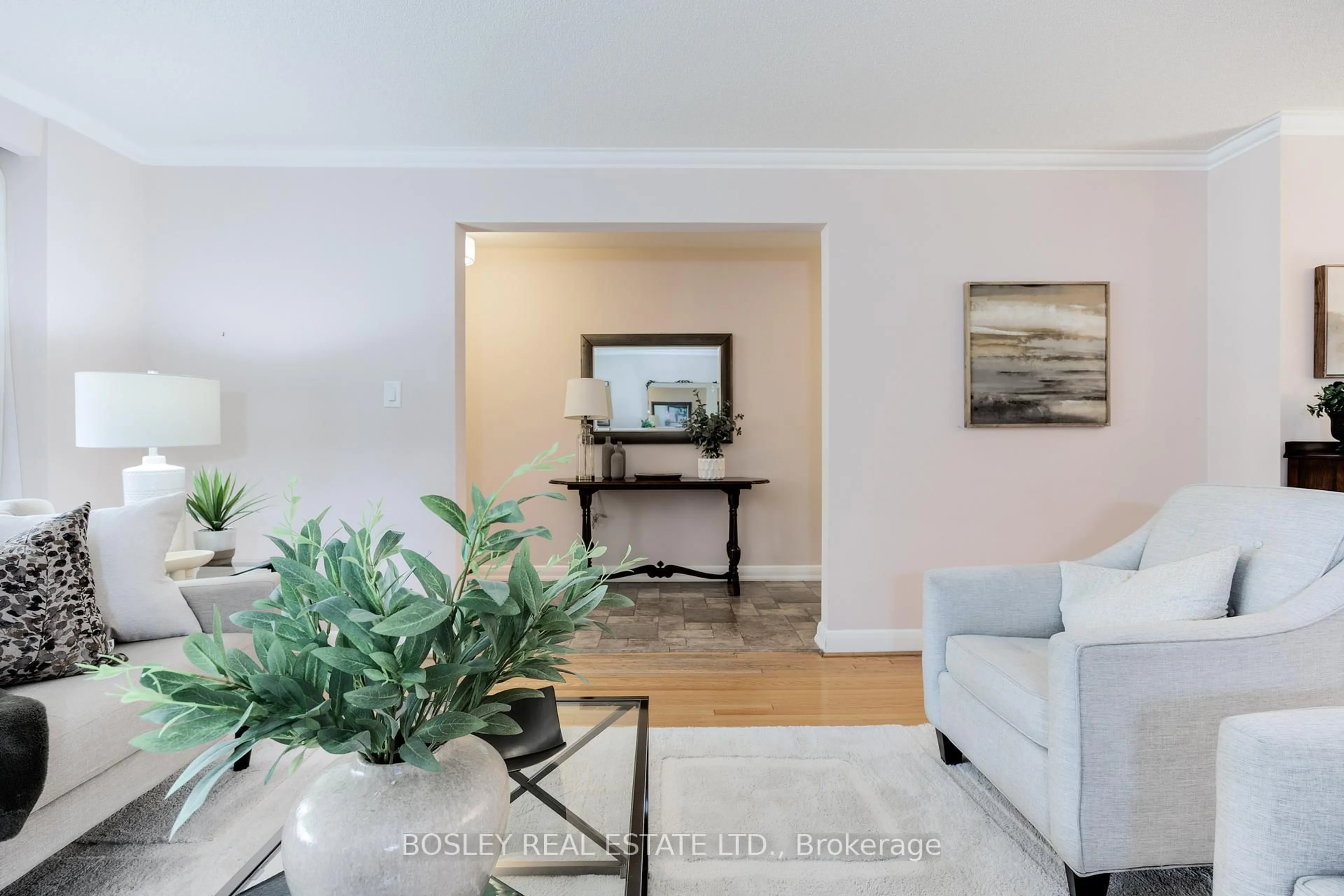 Living room with furniture, unknown for 265 Chaplin Cres, Toronto Ontario M5P 1B1