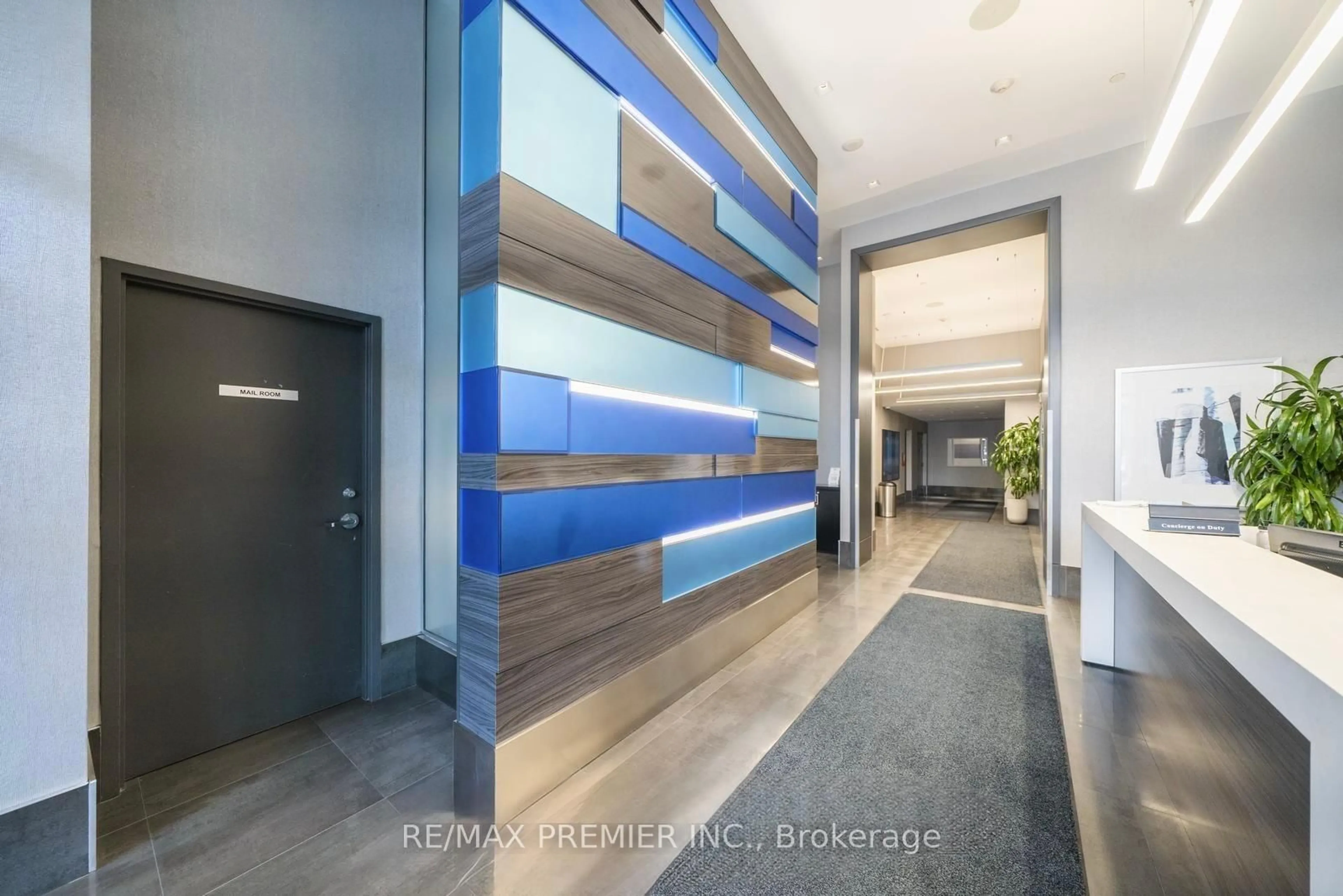 Indoor foyer for 297 College St #1002, Toronto Ontario M5T 1S2