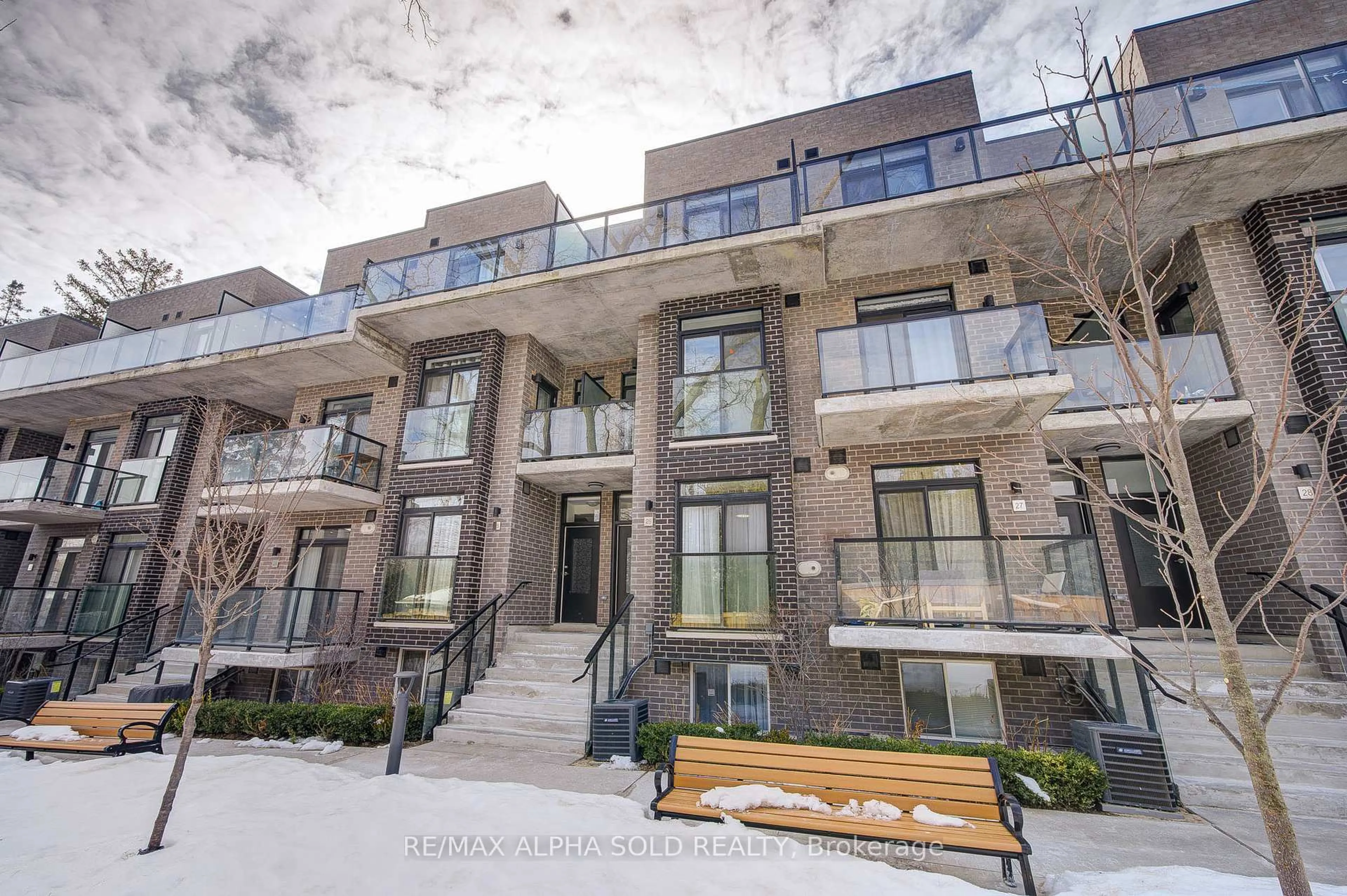 Patio, building for 51 Winlock Park #26, Toronto Ontario M2M 0B8