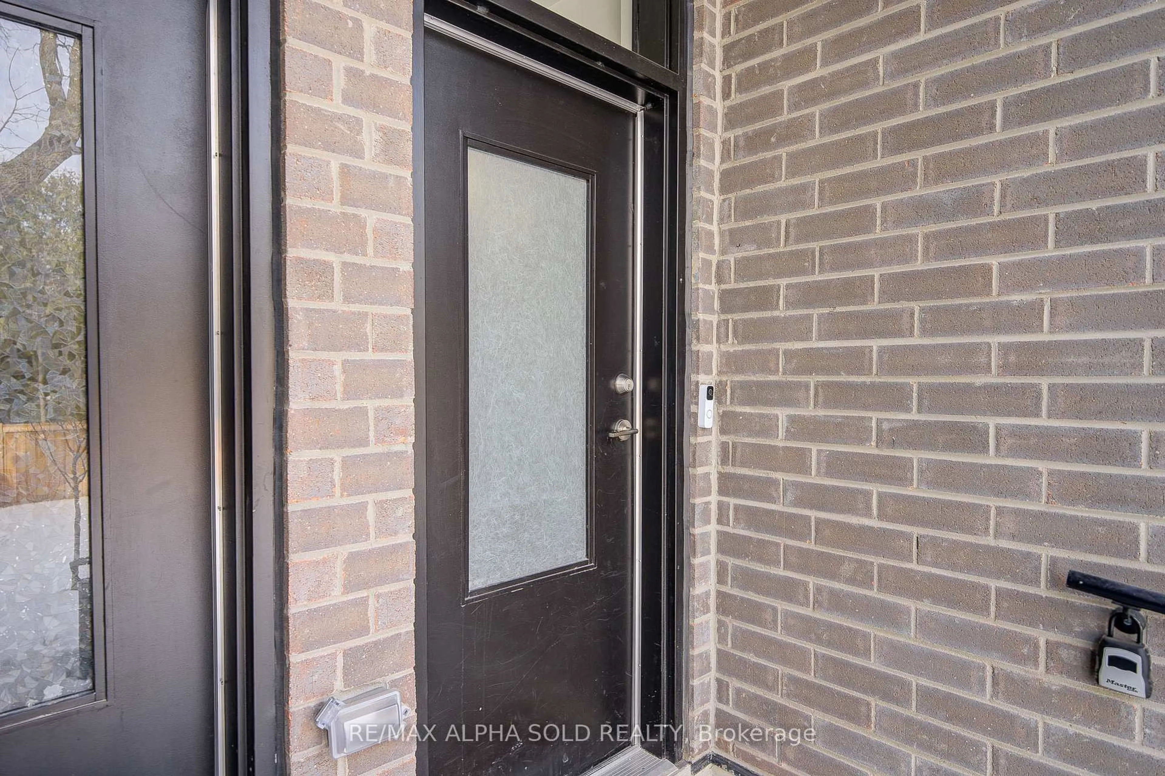 Indoor entryway for 51 Winlock Park #26, Toronto Ontario M2M 0B8