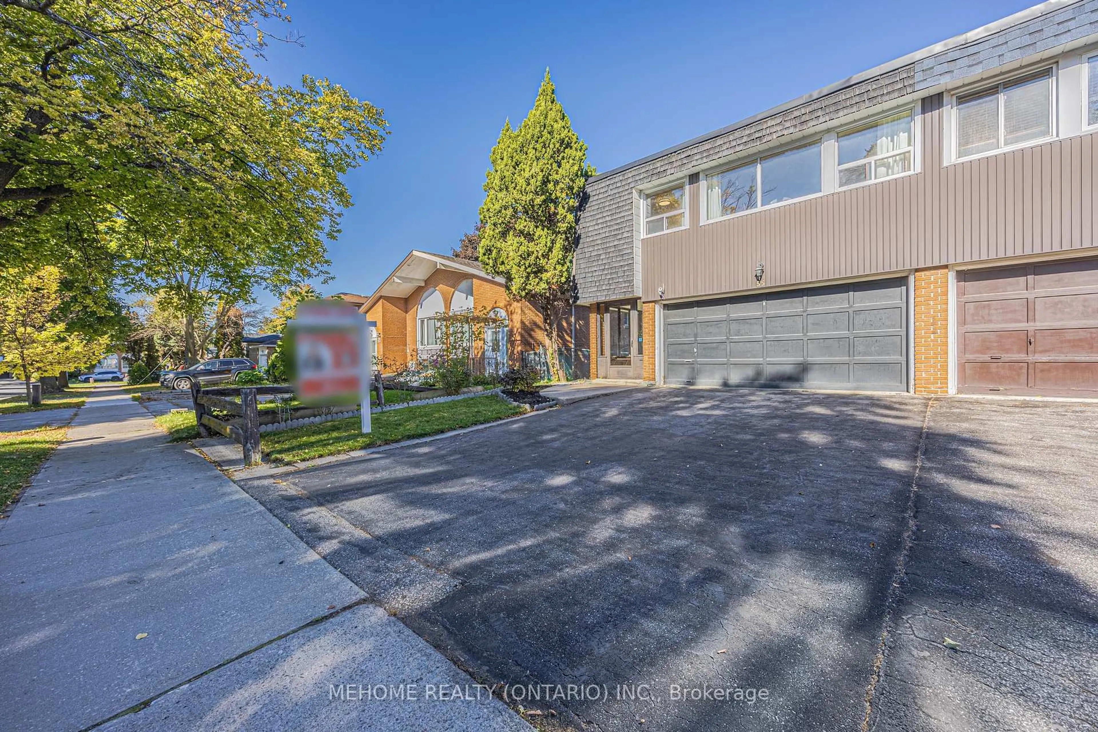 A pic from outside/outdoor area/front of a property/back of a property/a pic from drone, street for 55 Angus Dr, Toronto Ontario M2J 2W9