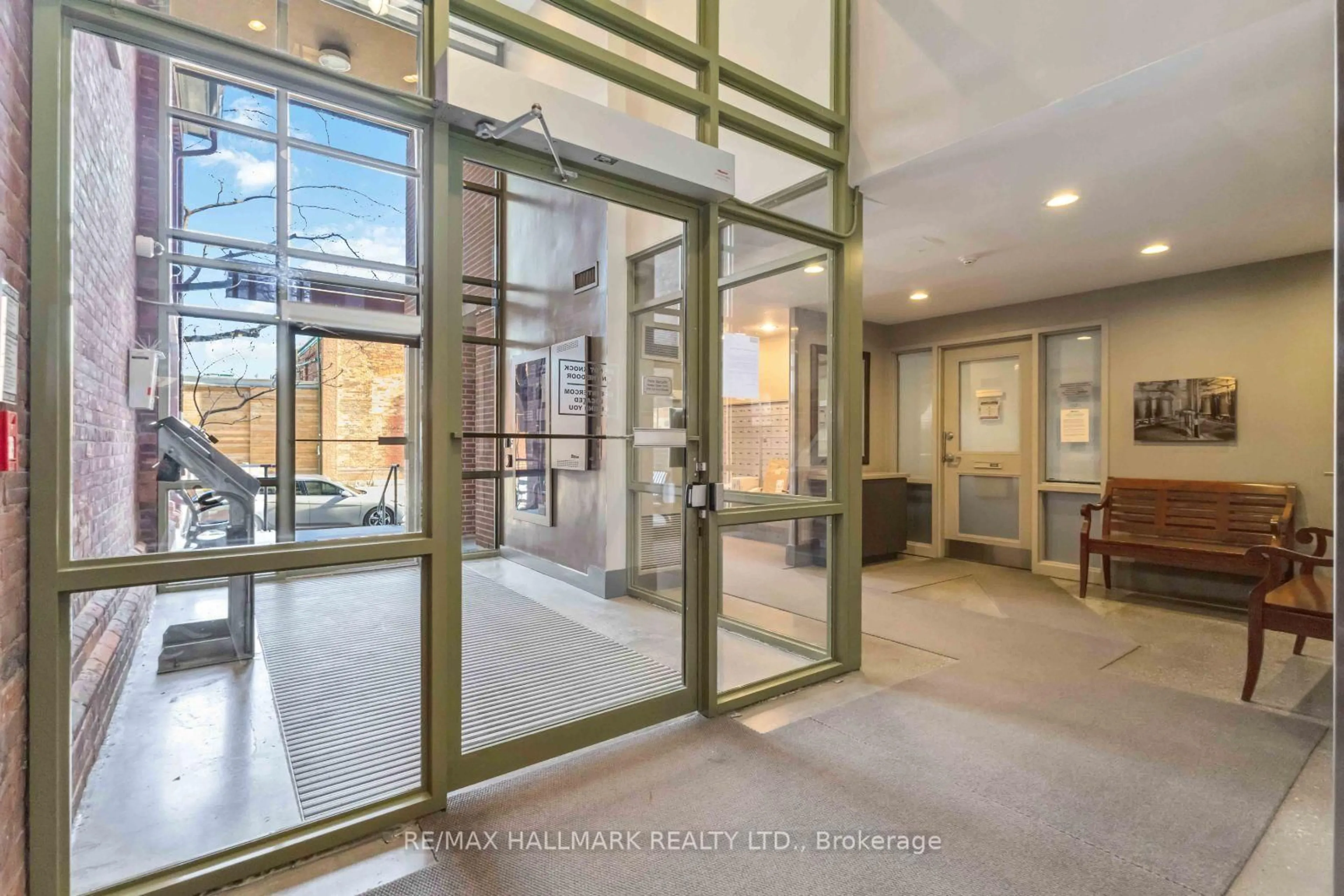 Indoor foyer for 70 Mill St #804, Toronto Ontario M5A 4R1