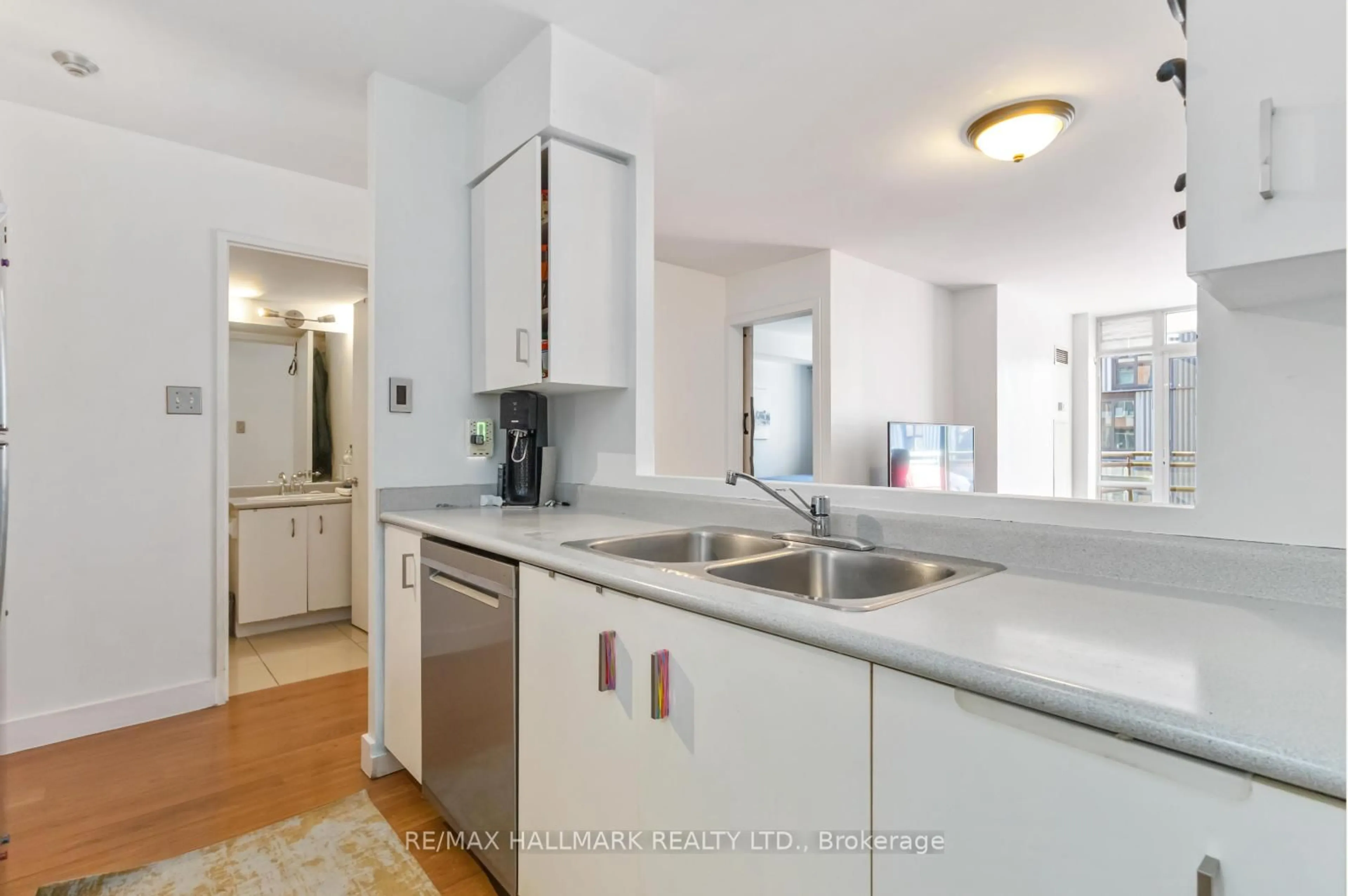 Standard kitchen, unknown for 70 Mill St #804, Toronto Ontario M5A 4R1