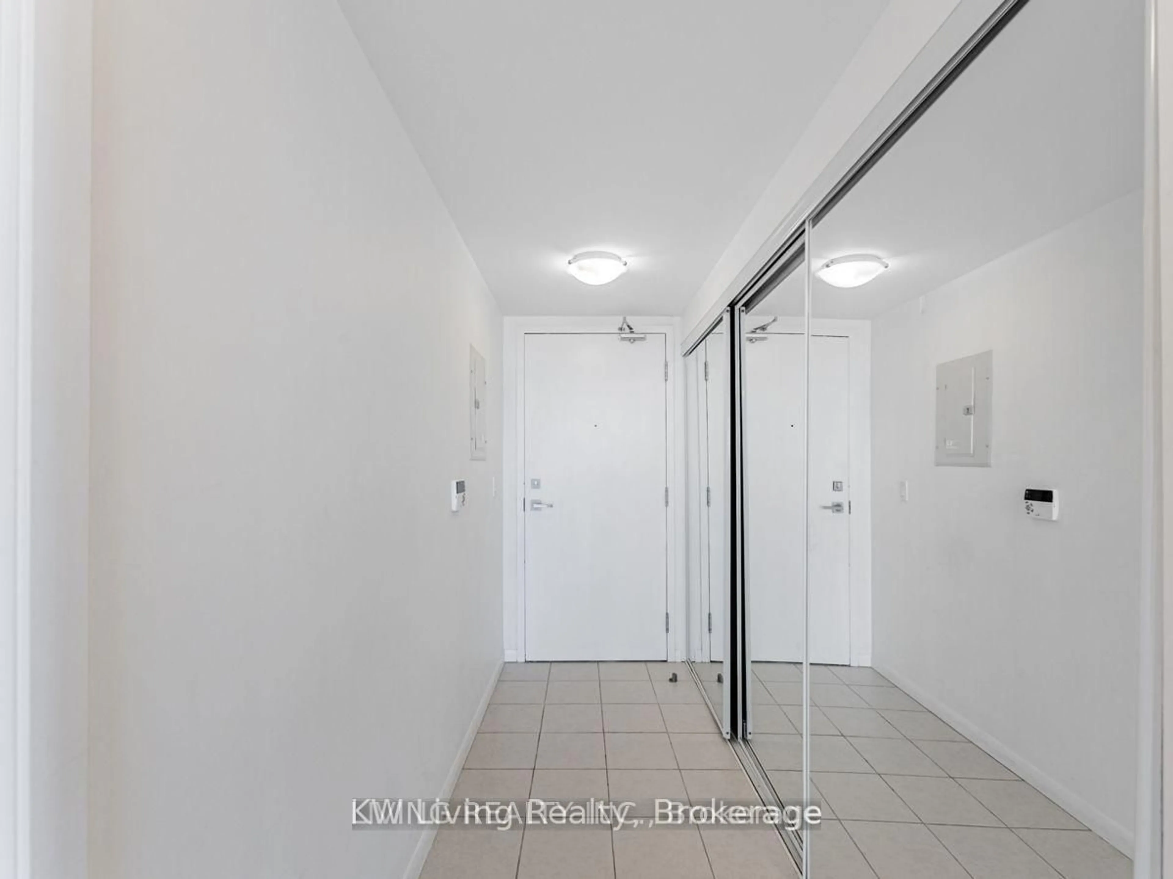 Indoor foyer for 832 Bay St #2002, Toronto Ontario M5S 1Z6