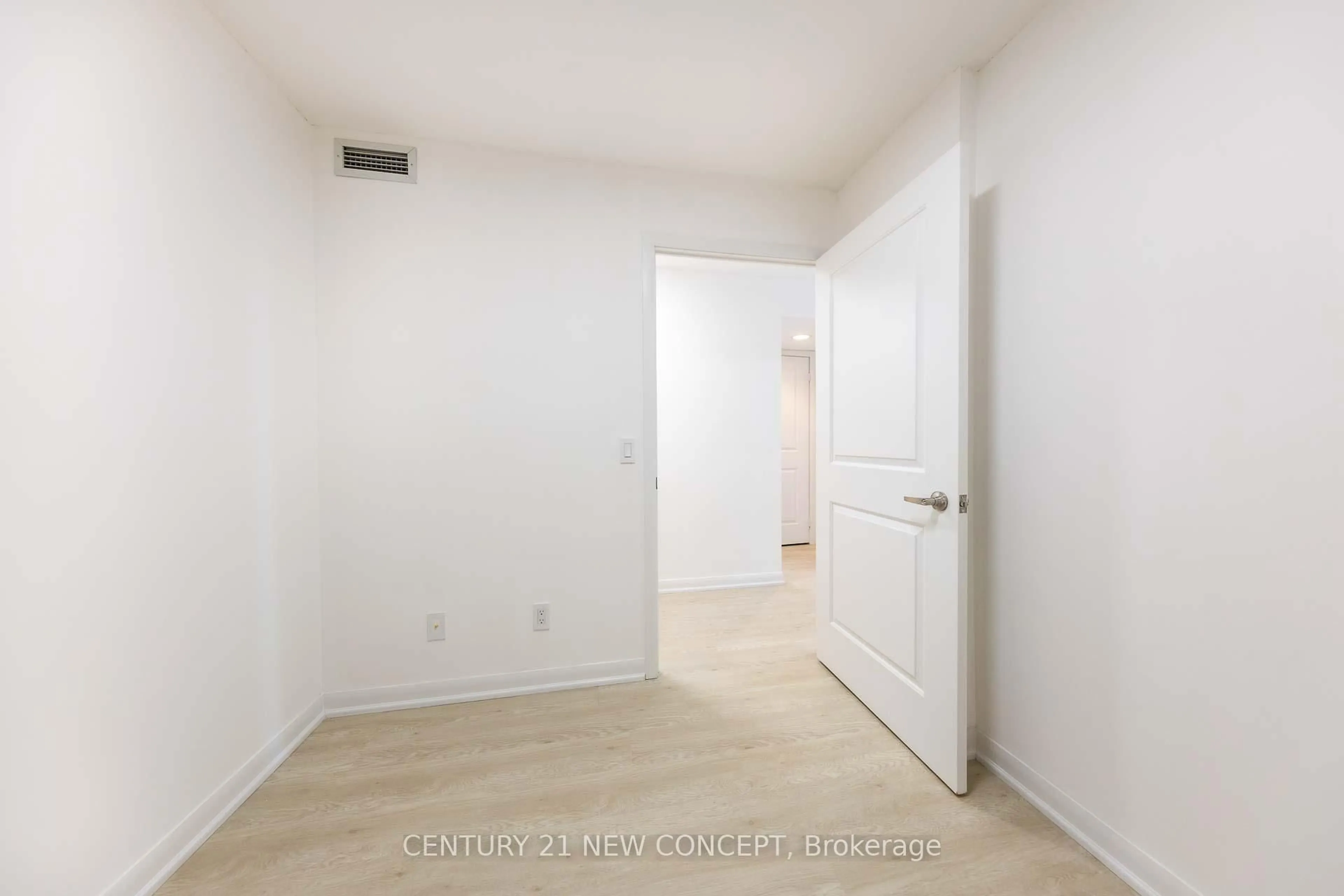 A pic of a room for 4968 Yonge St #2307, Toronto Ontario M2N 7G9