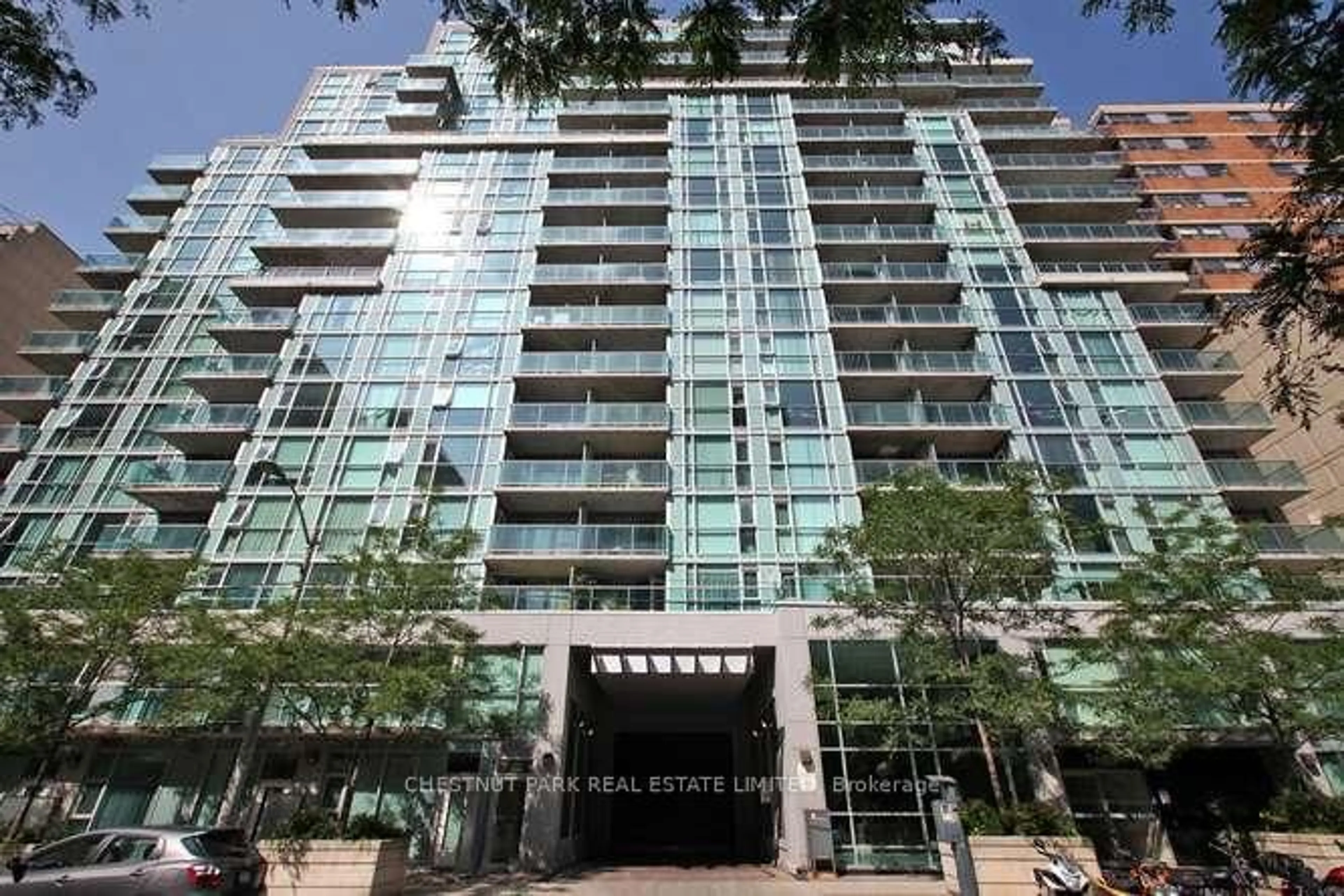 Indoor foyer for 96 St Patrick St #411, Toronto Ontario M5T 1V2