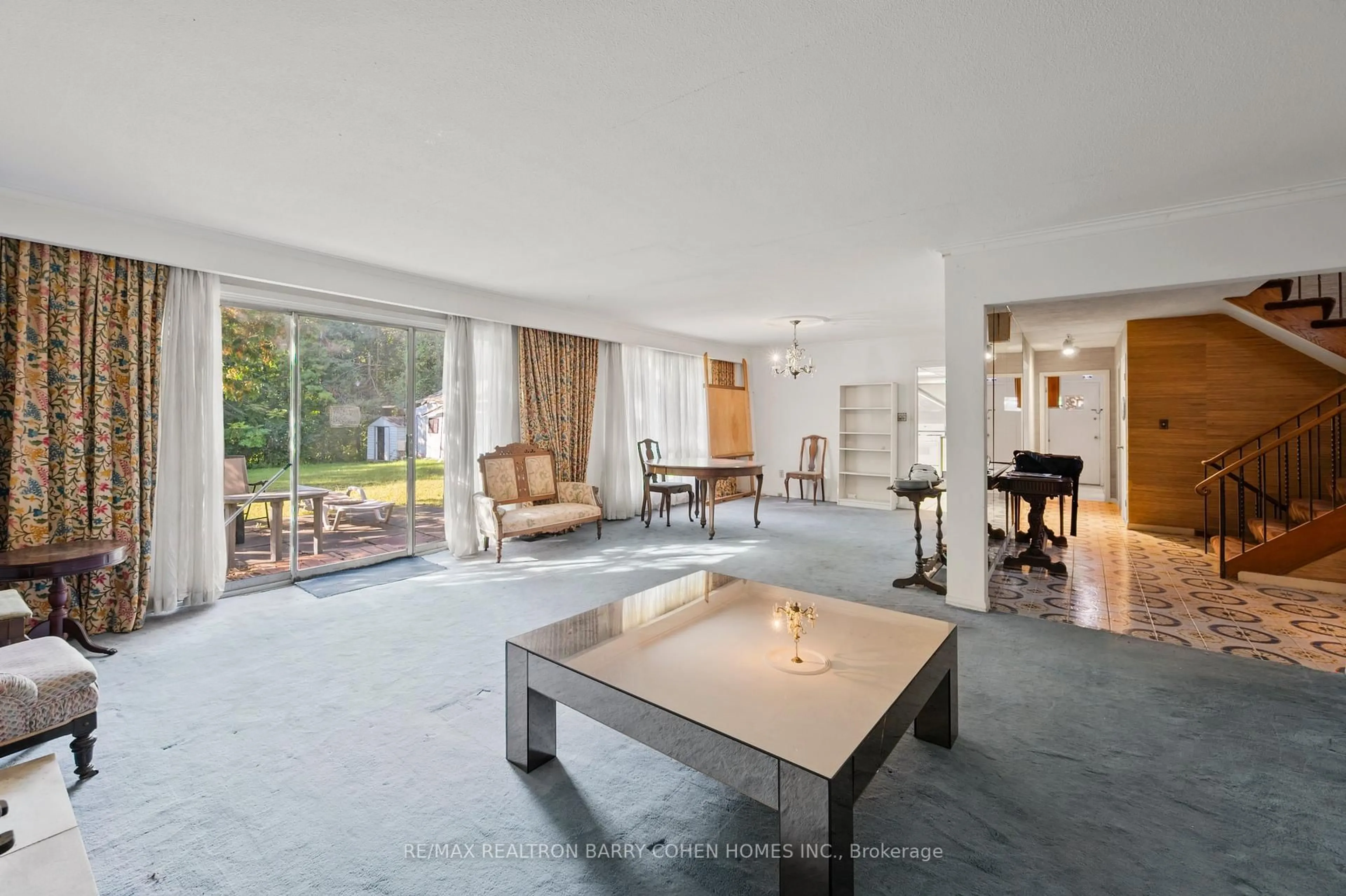 Living room with furniture, unknown for 84 Bannatyne Dr, Toronto Ontario M2L 2P3