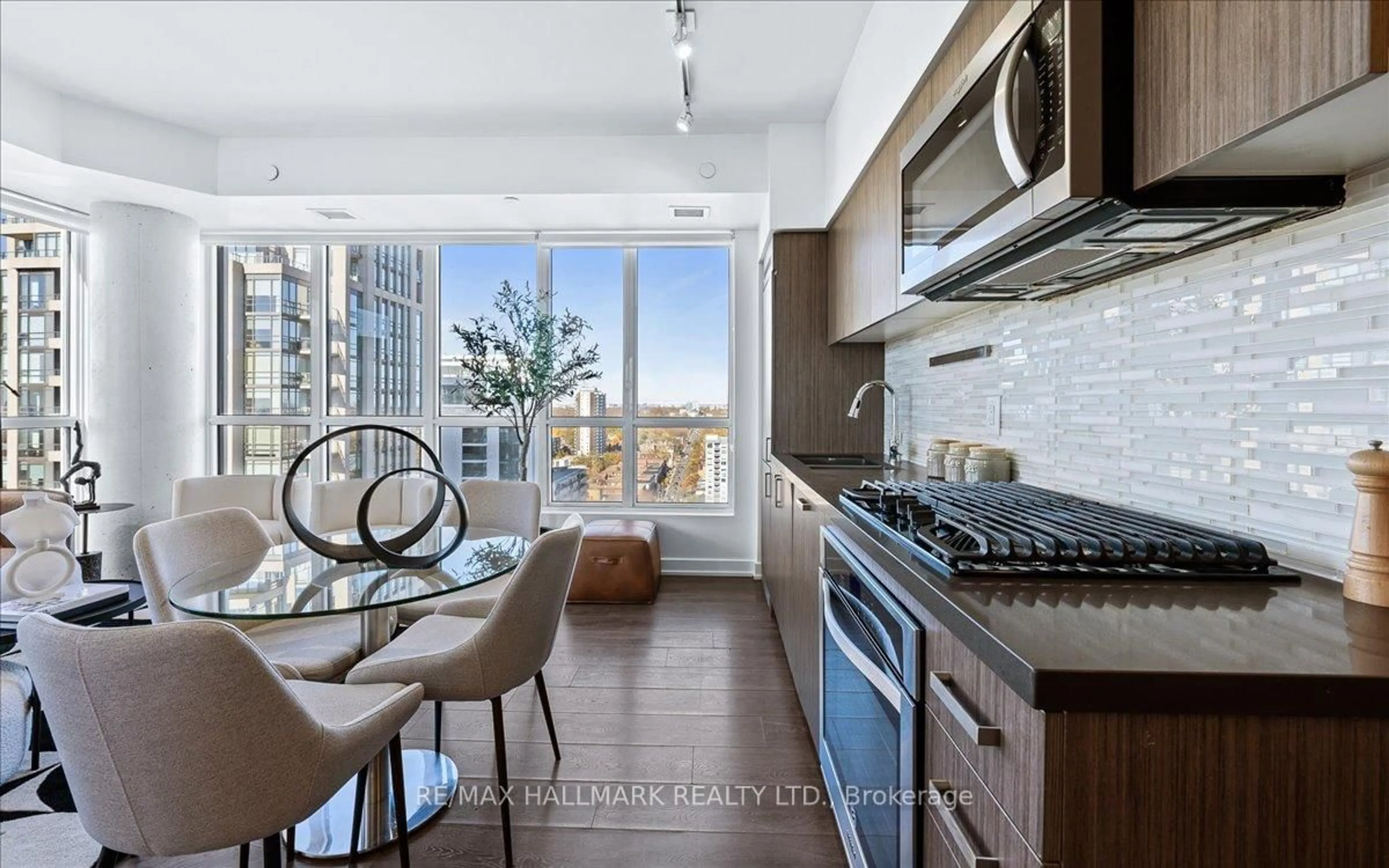 Open concept kitchen, ceramic/tile floor for 501 St Clair Ave #1811, Toronto Ontario M5P 0A2