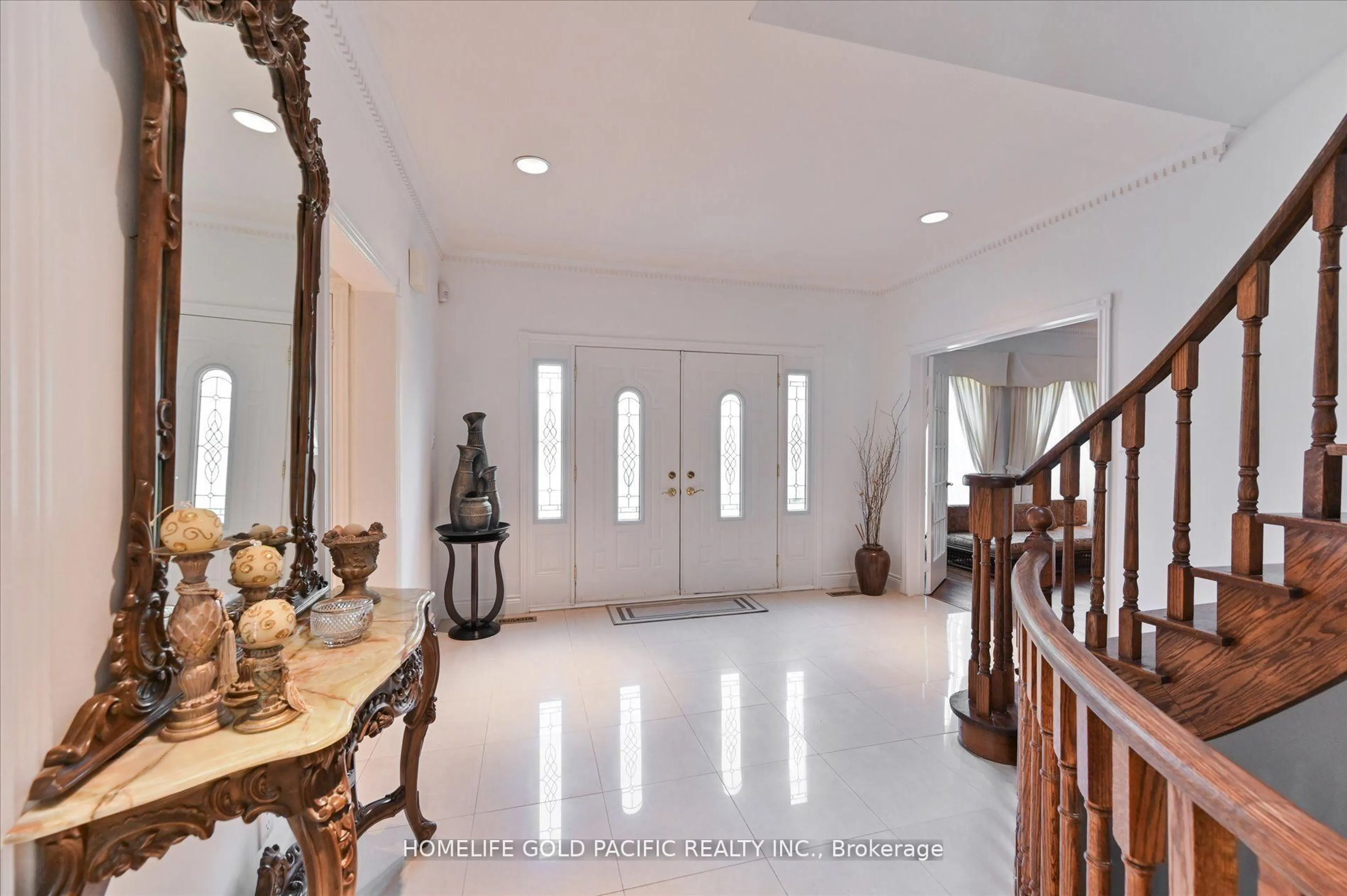 Indoor foyer for 81 Clarinda Dr, Toronto Ontario M2K 2V2