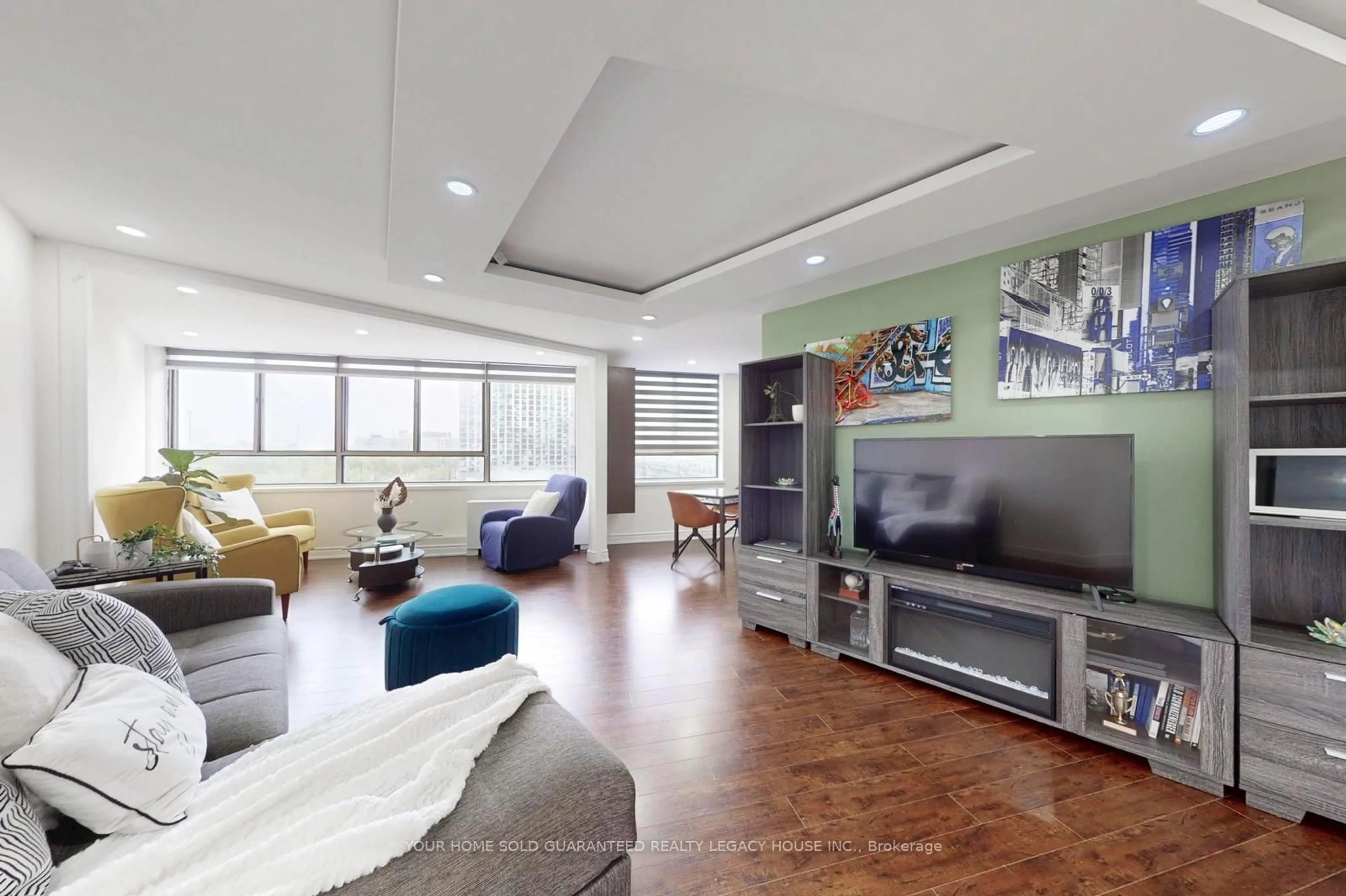Living room with furniture, unknown for 270 Queens Quay #505, Toronto Ontario M5J 2N4