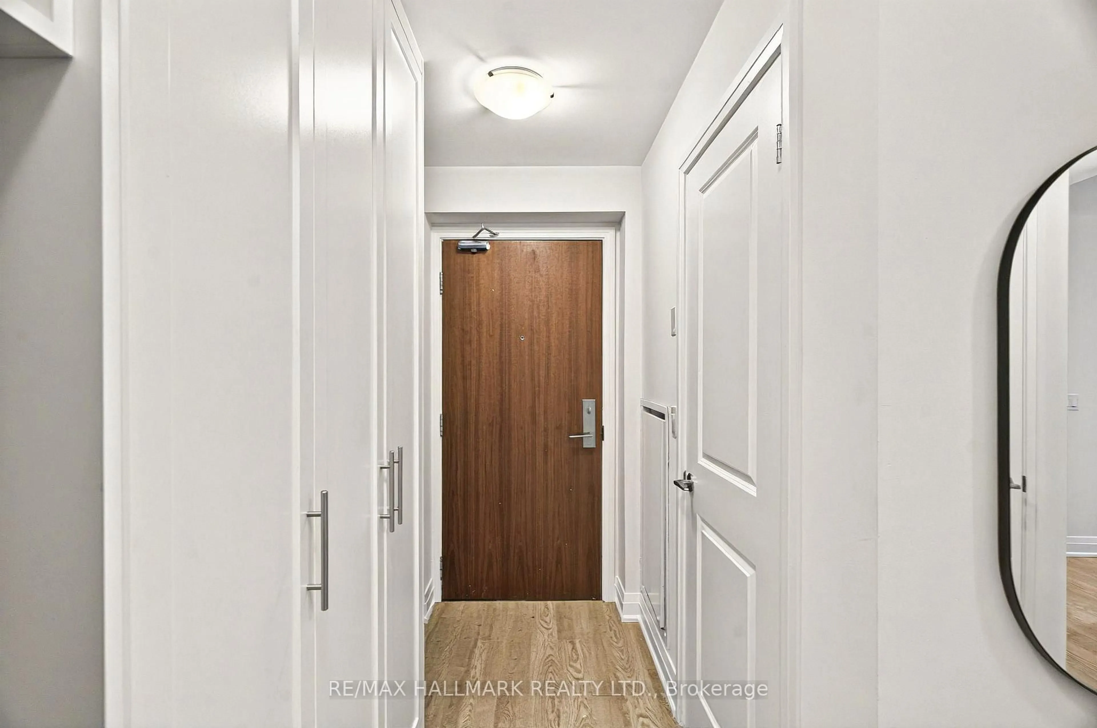 Indoor entryway for 8 Mercer St #708, Toronto Ontario M5V 0C4