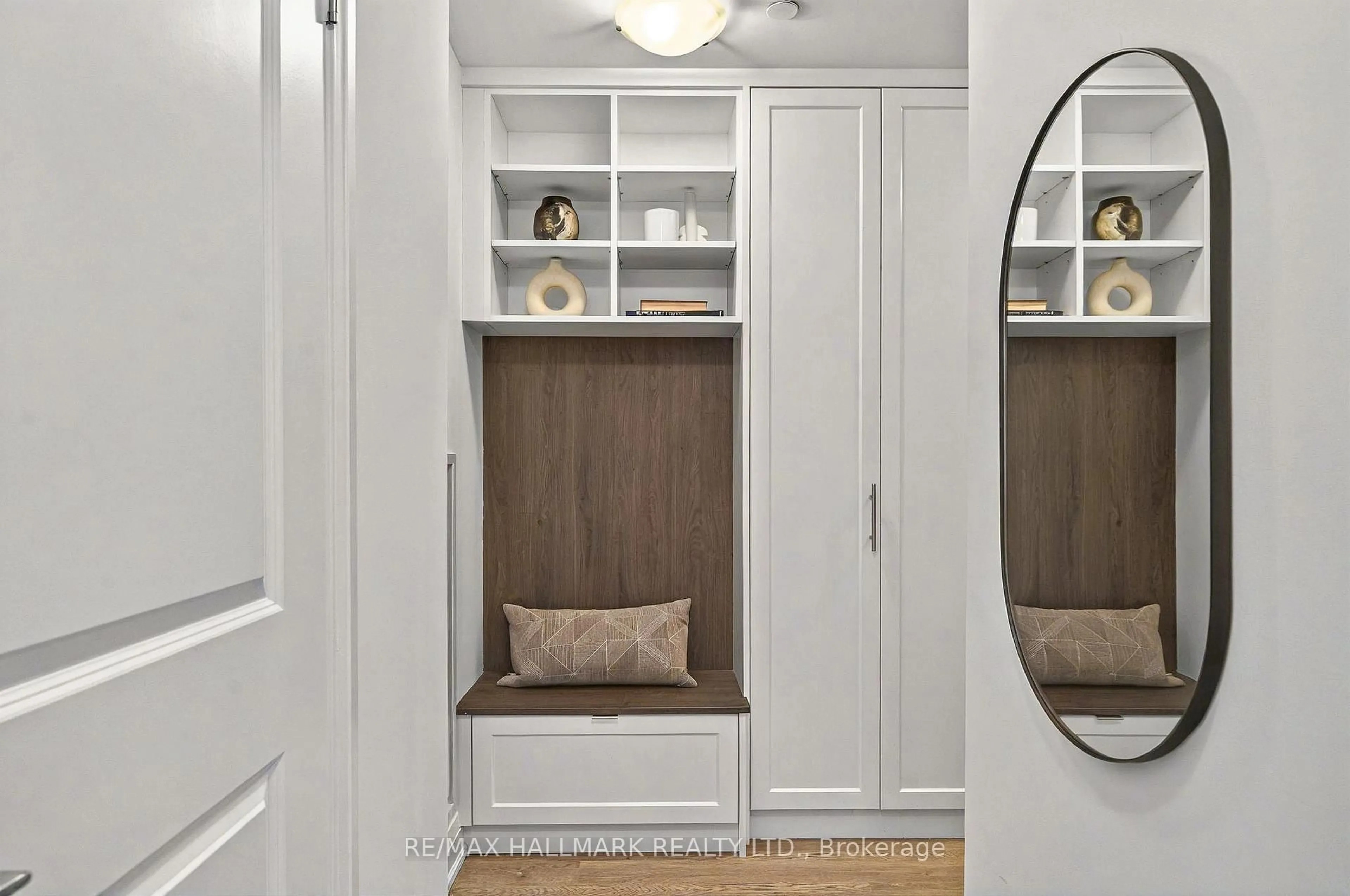 Indoor entryway for 8 Mercer St #708, Toronto Ontario M5V 0C4